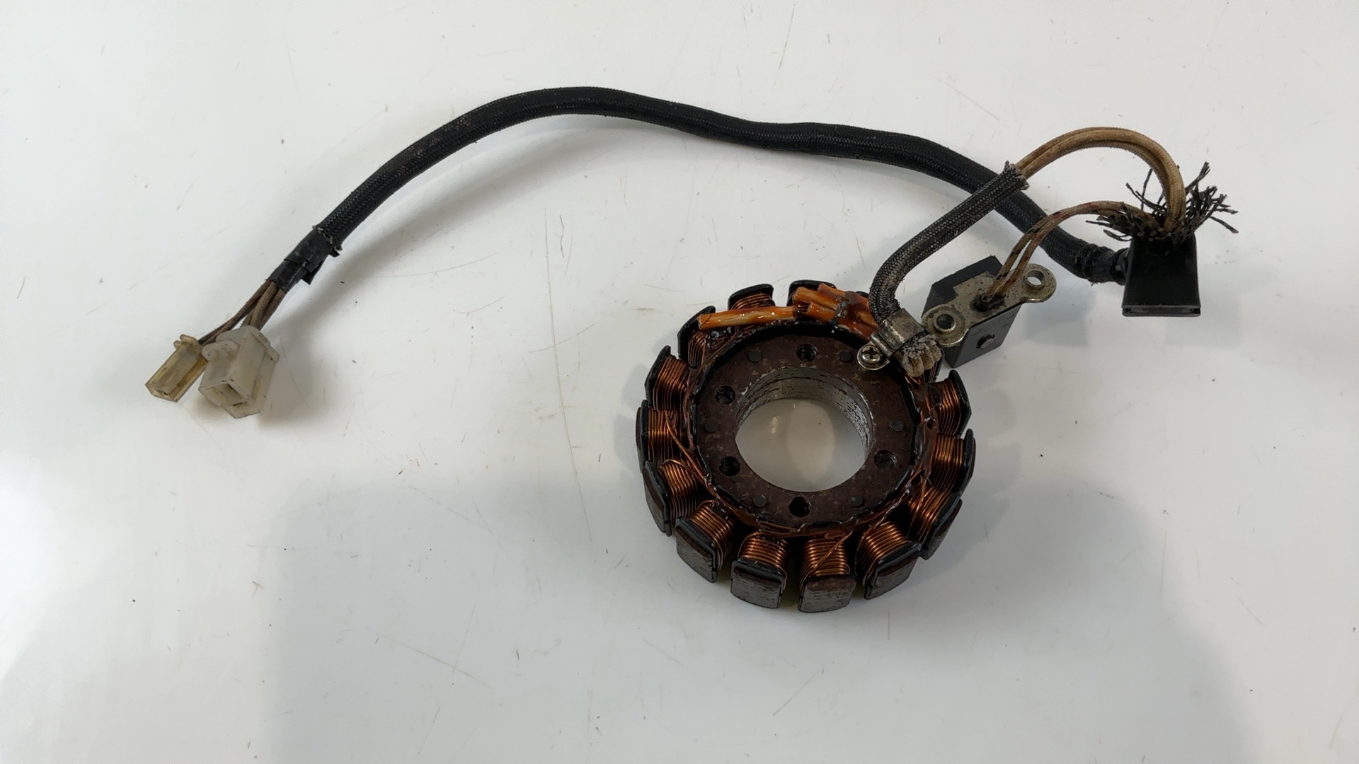 Yamaha FZR400 400cc Magneto Stator Generator Coil 1986-1994 OEM 3FH-81410-00-00 - Image 3