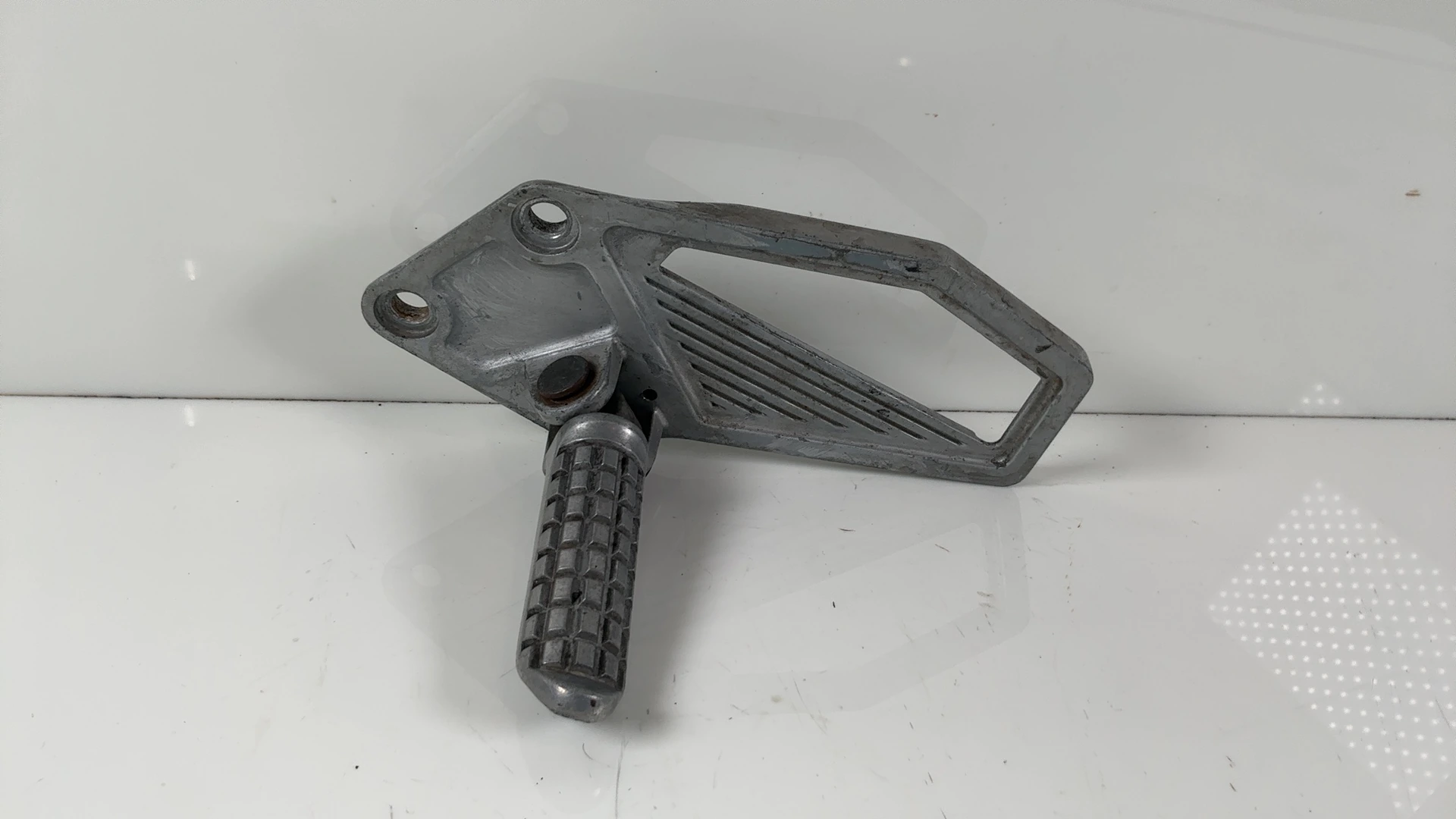 Kawasaki GPX750R ZX750-F 750cc Front Left Footrest Bracket 1987-1990 35011-1314 - Image 1