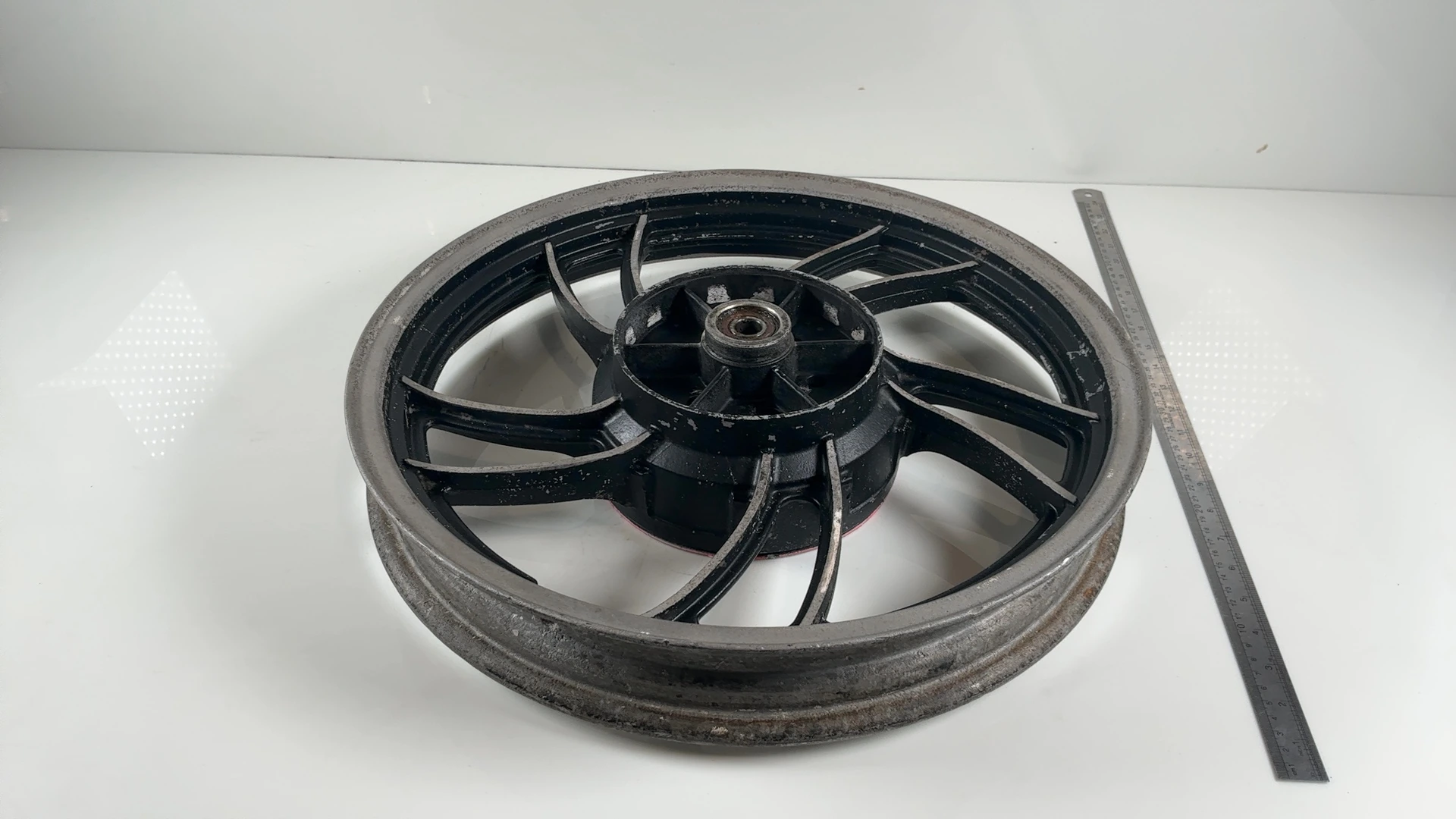 Yamaha XJ550 Seca XJ550 550cc Rear Wheel Rim 1981-1983 OEM 4V8-25338-00-98 - Image 3