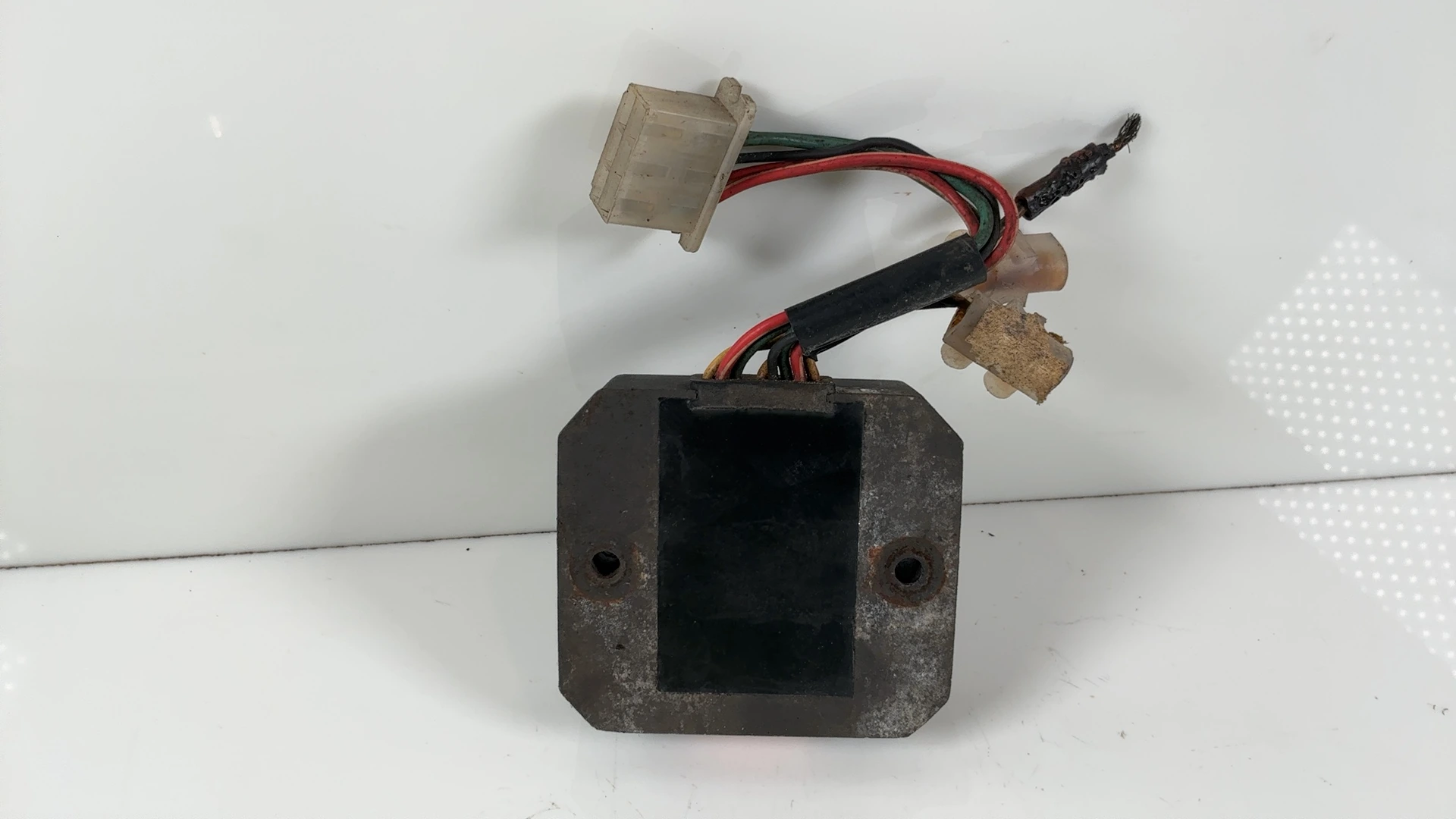 Honda Interceptor Magna VF750 VF750F Regulator Rectifier 1983-1985 31600-MB0-008 - Image 2
