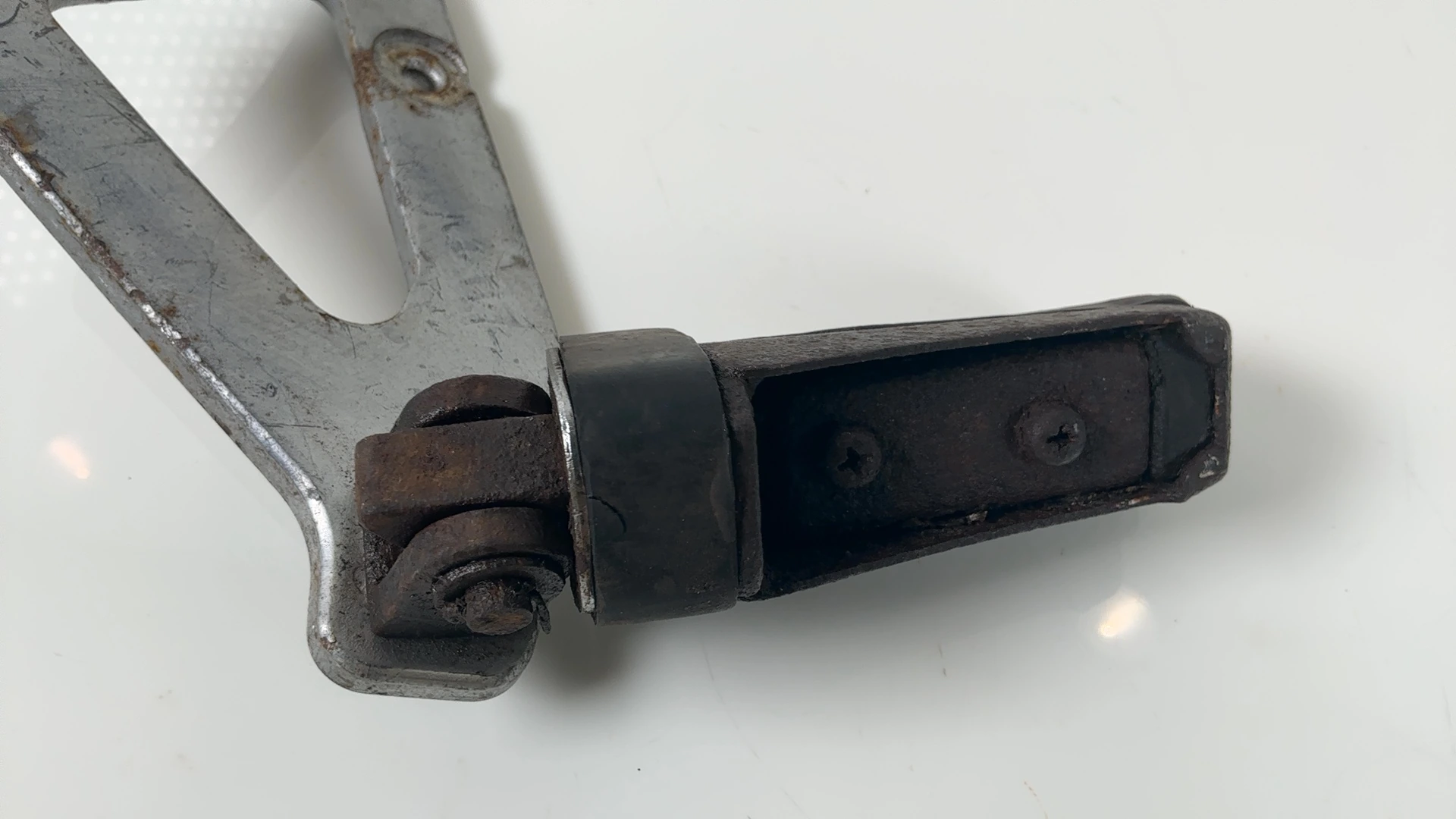 Suzuki RG125 Gamma 125cc Left Rear Footpeg Rest Bracket 1985-91 OEM 43750-36A01 - Image 3