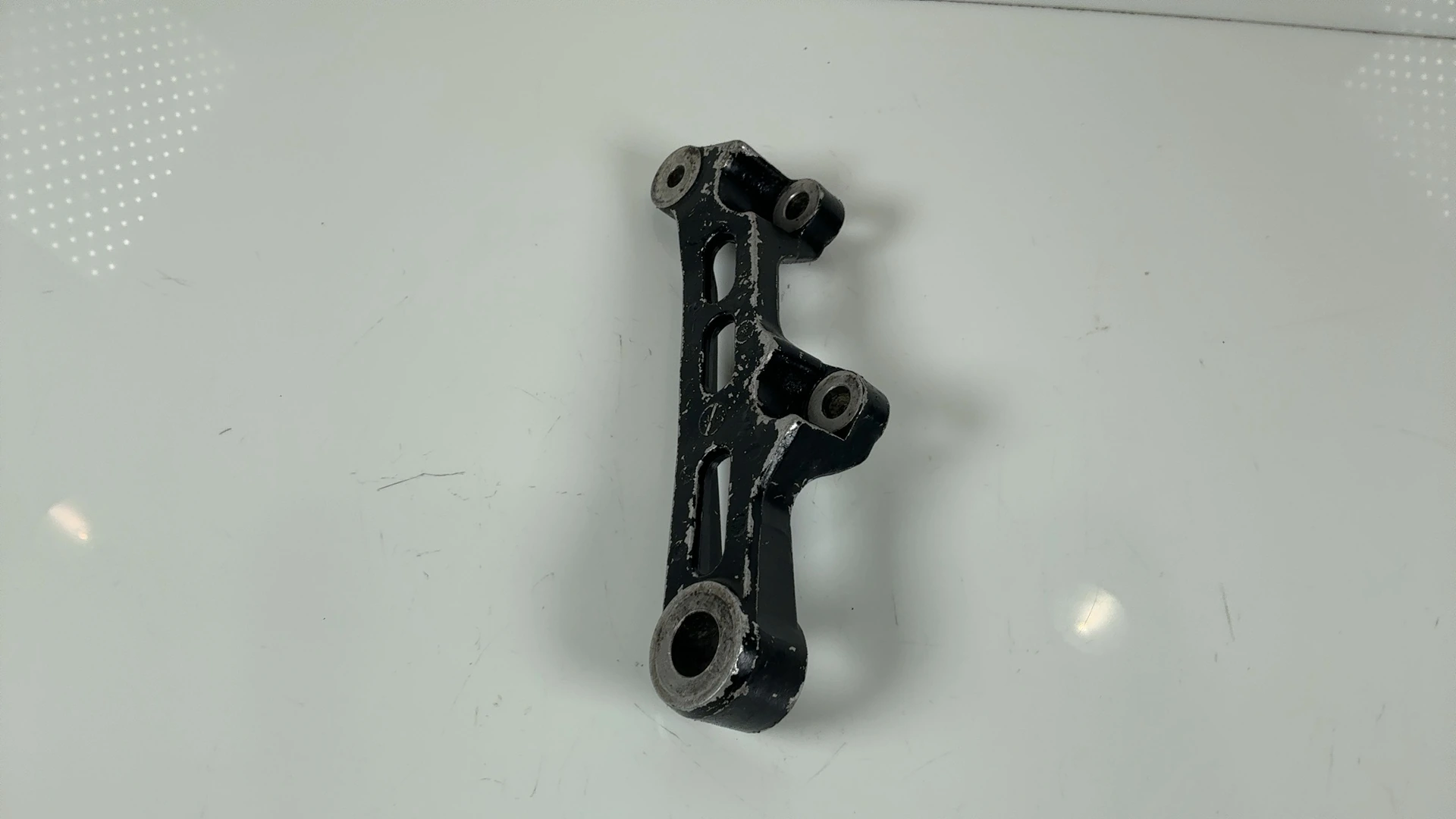 Yamaha FZR1000 1AE 1000cc Rear Brake Caliper Bracket 1987-88 OEM 1AE-25819-00-00 - Image 3