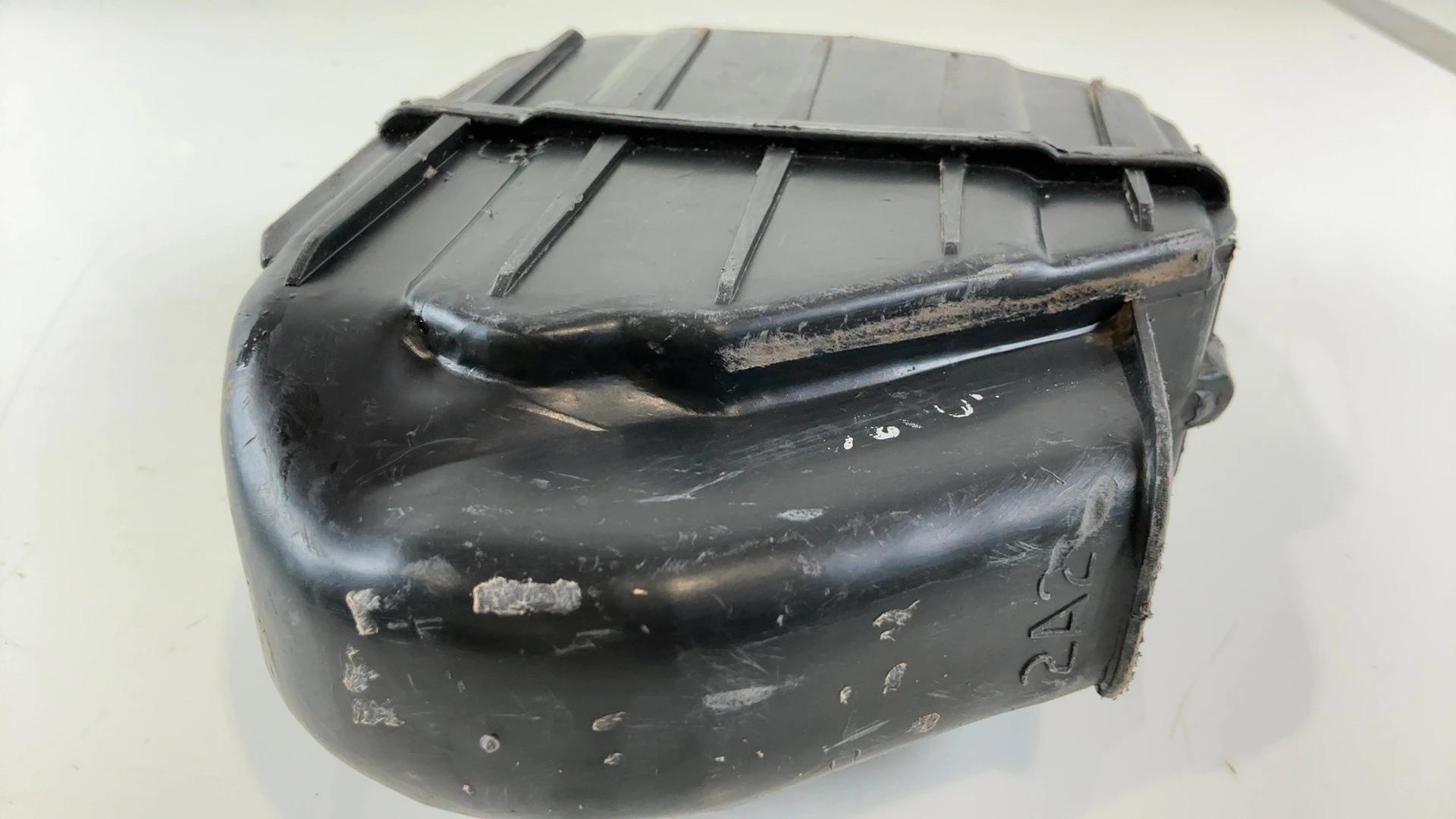 Yamaha XS400 XS360 400 CC Air Filter Box 1977-1983 OEM 2A2-14411-00-00 - Image 4