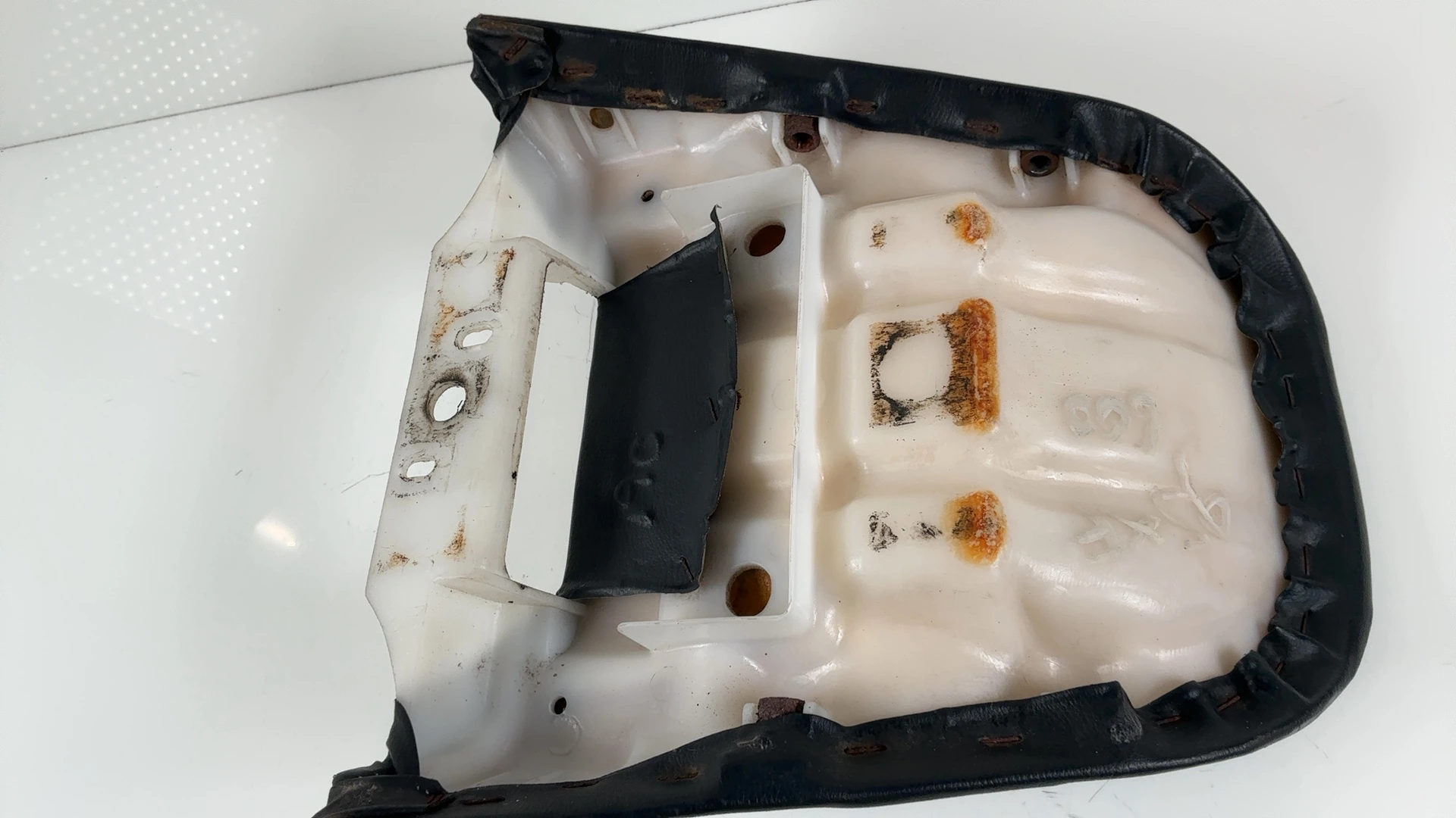 Suzuki Katana GSX600F 600 Rear Passenger Seat 1988-1997 OEM 45300-19C00 - Image 5
