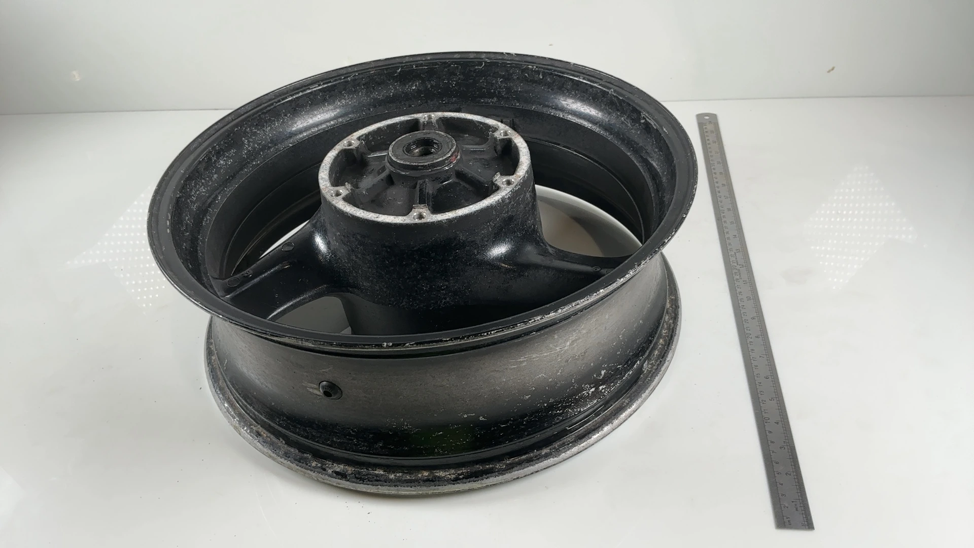Honda CBR1100XX Blackbird SC35 1100 Rear Wheel Rim 1996-2007 OEM 42650-MAT-010 - Image 3