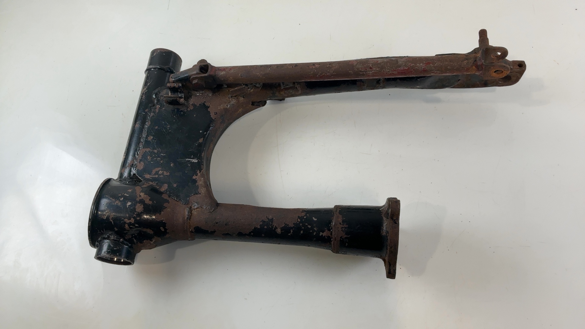 Suzuki GS850 GS850G 850cc Rear Suspension Swingarm 1980 1981 OEM 61100-45820-019 - Image 1