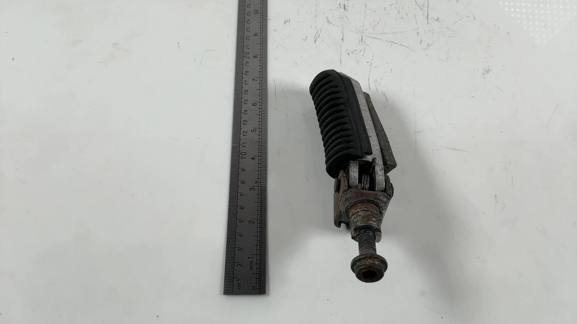 Suzuki Bandit GSF600 600cc Front Right Driver Foot Peg 1995-2004 OEM 43526-31E01 - Image 4