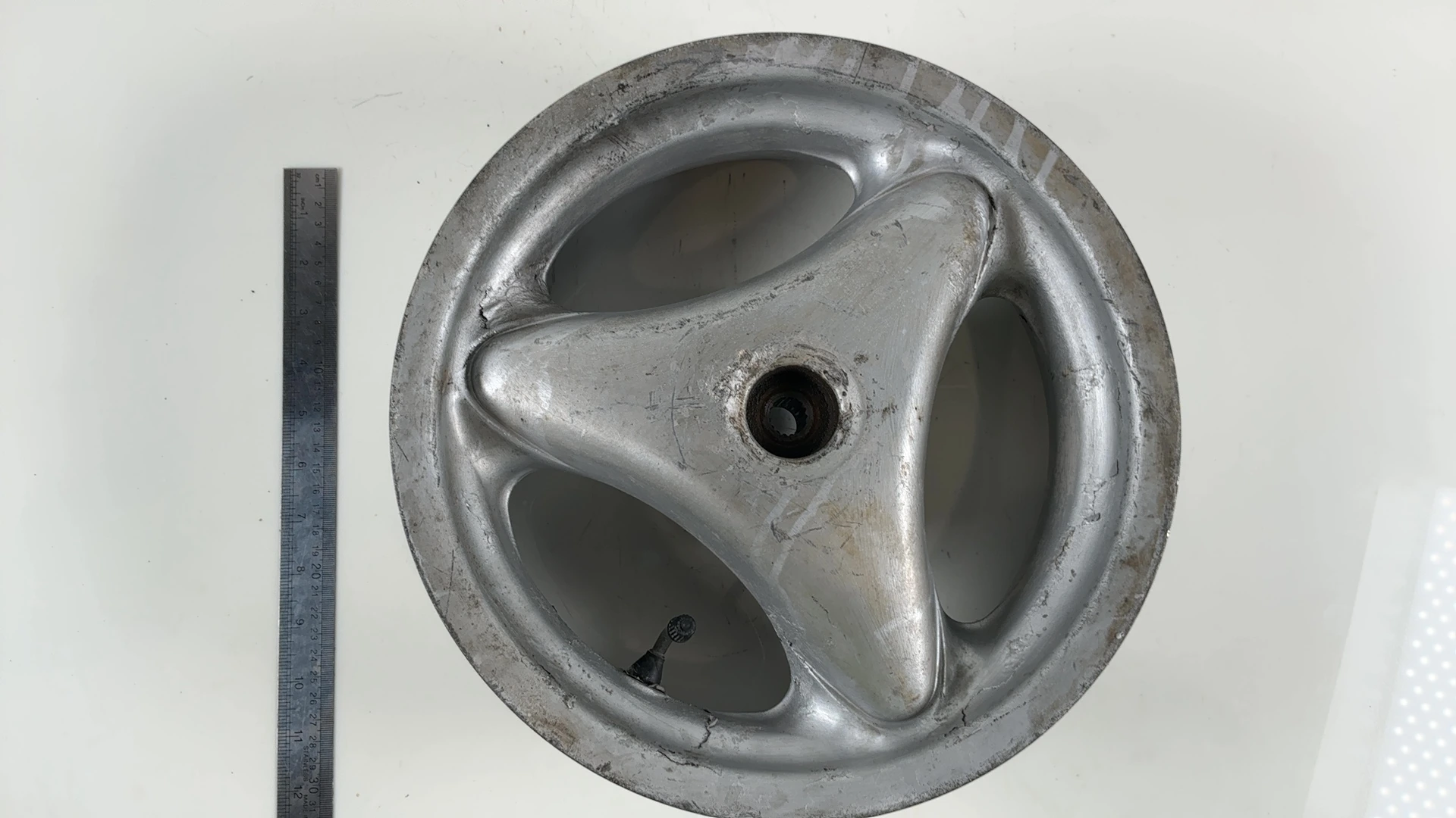 Yamaha Neo's YN50 Front Wheel Rim 2002-2006 OEM 5AD-F5168-00-3C Grimeca GR086LGR - Image 4
