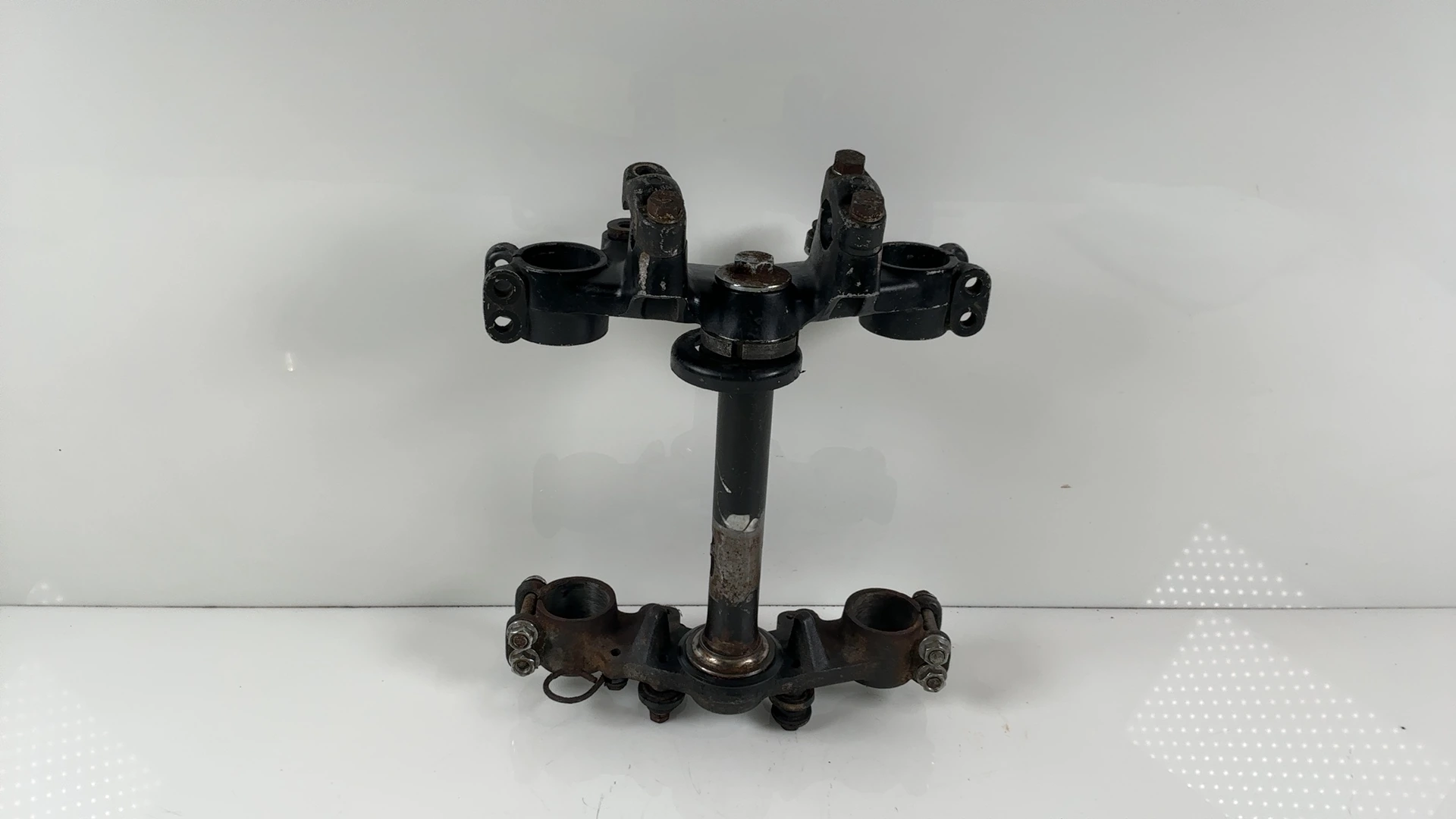 Kawasaki KE175 D 175cc Triple Tree Steering Stem Clamp 1980-1983 OEM 44039-1020 - Image 2