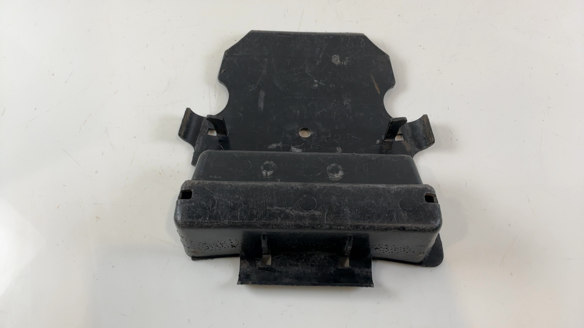 Suzuki GS850 GS850G 850 CC Tool Tray Battery Cover 1979-1981 OEM 63121-45000 - Image 4