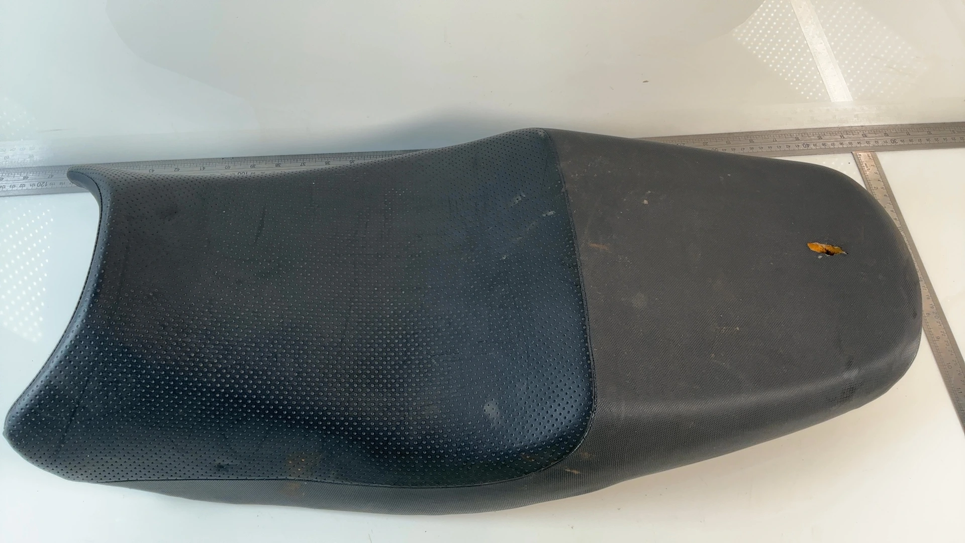 Suzuki Bandit GSF600 GSF600S 600cc Motorcycle Seat 2000-2004 OEM 45100-31F00 - Image 3