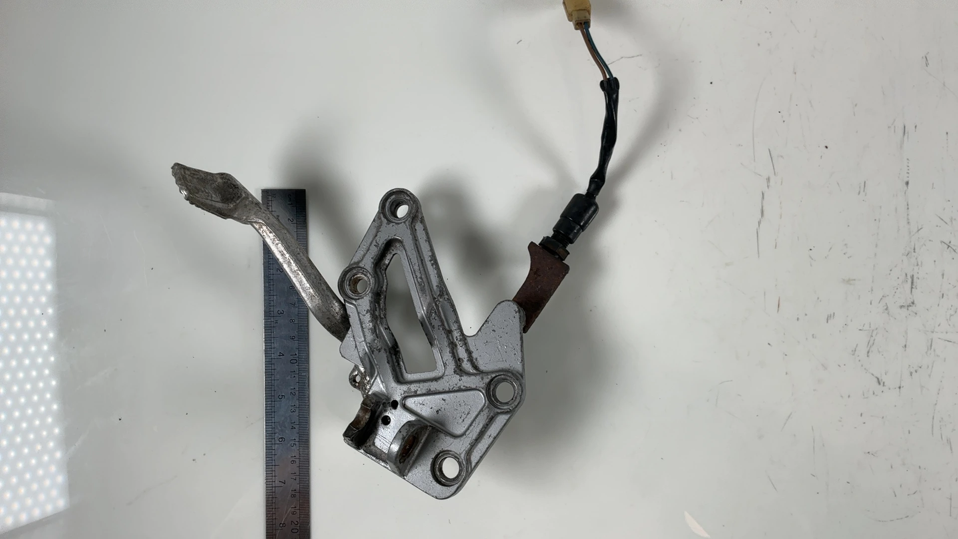Kawasaki GPX750R ZX750F Front Right Footrest Bracket 1986-1990 OEM 35011-1315 - Image 4