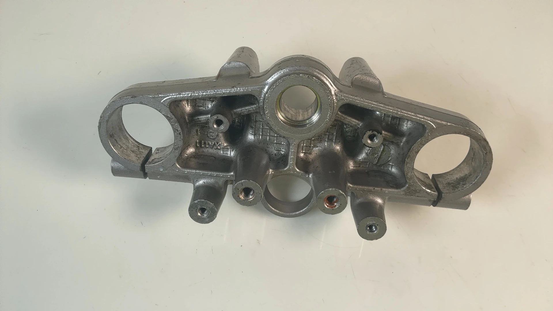 Suzuki Bandit GSF600 GN77B Top Fork Bridge Yoke 1995-1999 OEM 51311-26E00 Suzuki - Image 2