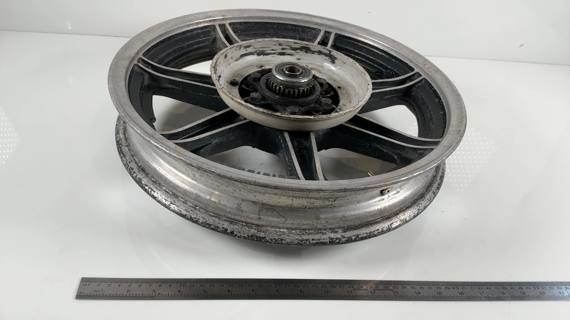Yamaha XS1100 Standard 1100cc Rear Wheel Rim 1978-1981 OEM 2H8-W2533-00 - Image 5