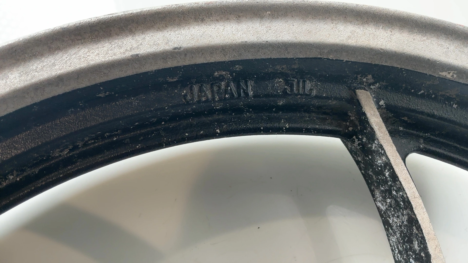 Yamaha XJ550 Seca XJ550 550cc Rear Wheel Rim 1981-1983 OEM 4V8-25338-00-98 - Image 6