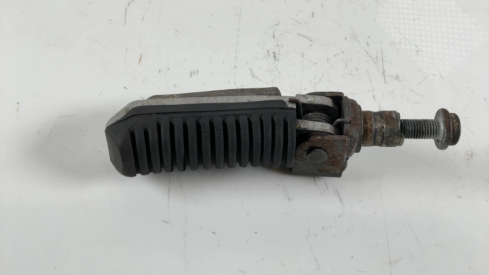 Suzuki Bandit GSF600 600cc Front Right Driver Foot Peg 1995-2004 OEM 43526-31E01 - Image 6