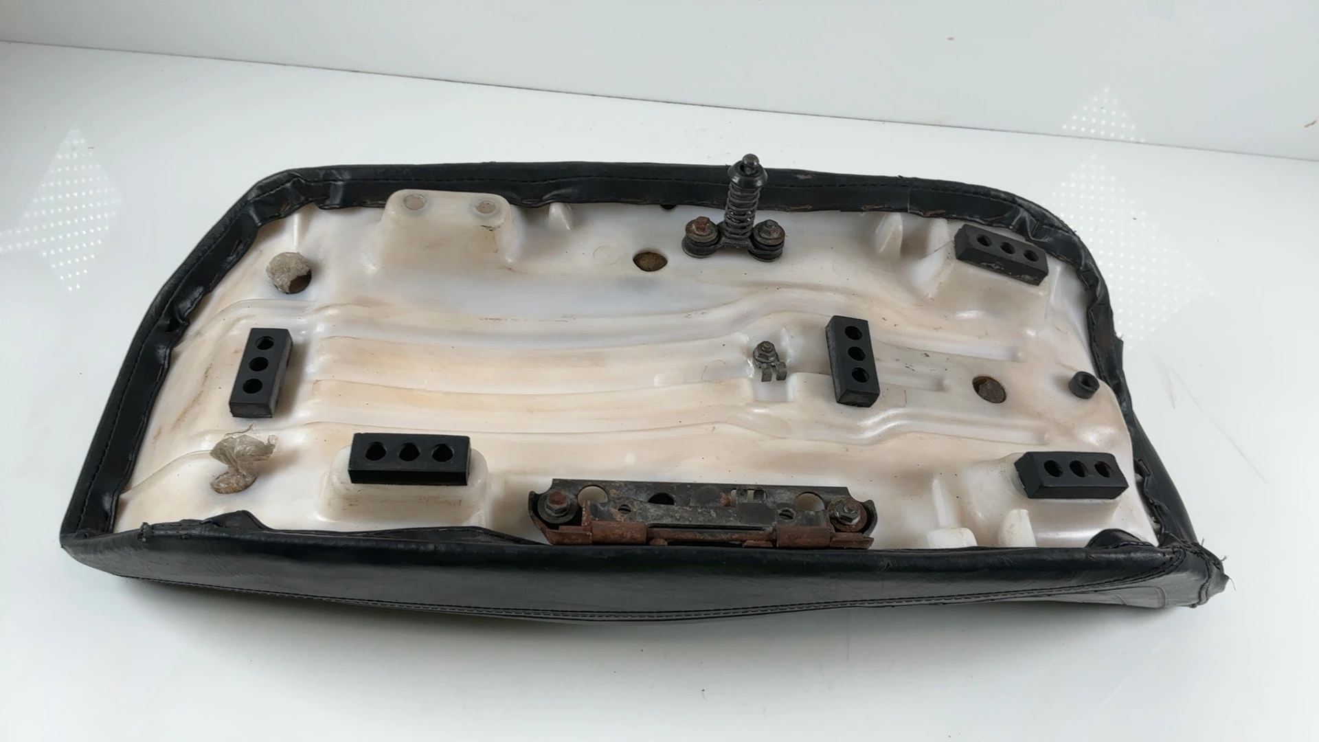 Honda CG125 First Gen 125cc Complete Seat Assembly 1976-1979 OEM 77200-397-000 - Image 7