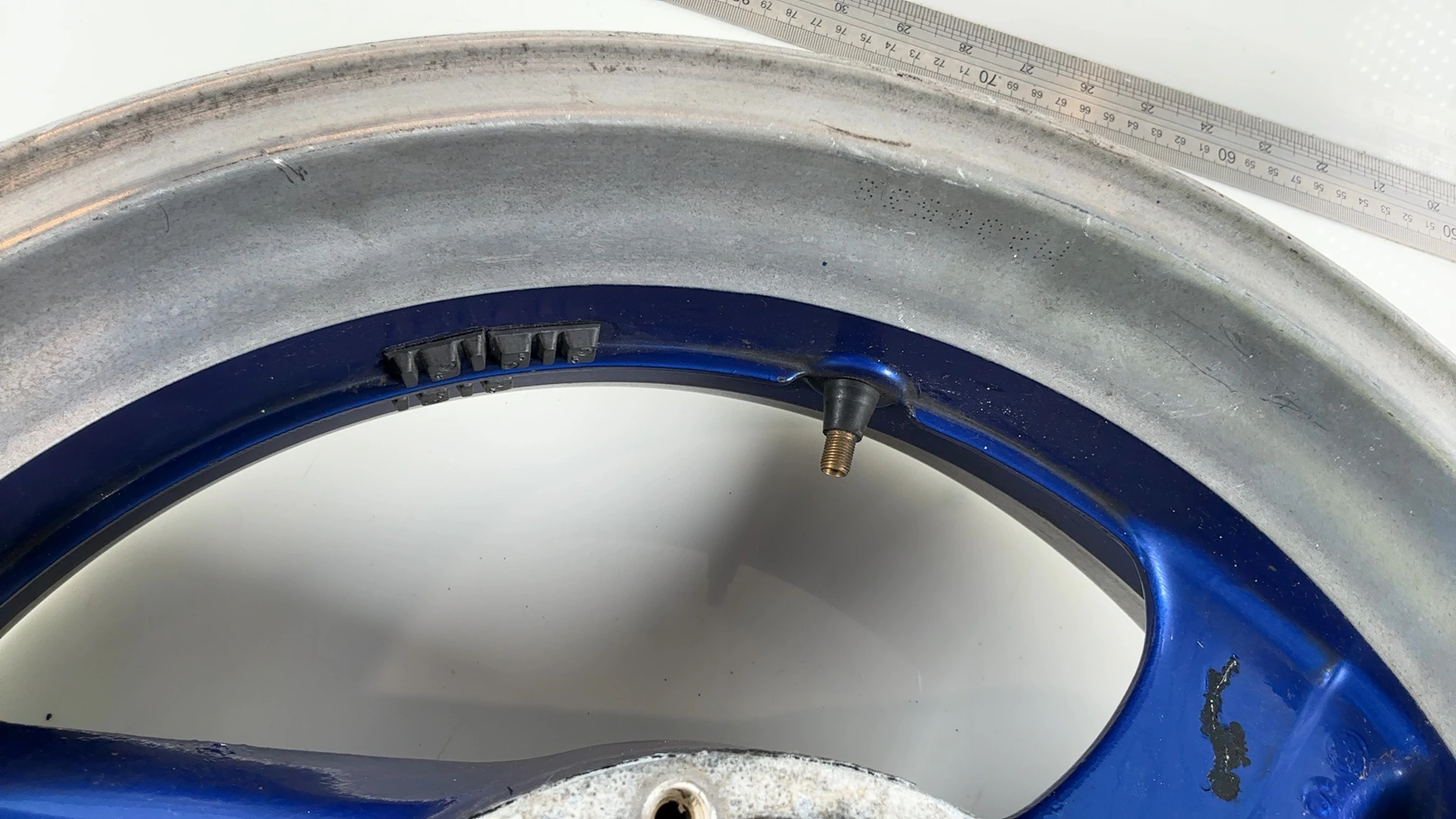 Honda CBR1100XX SC35 1100cc Rear Wheel Rim 1997-2003 OEM 42650-MAT-010 GOR SUUL - Image 10