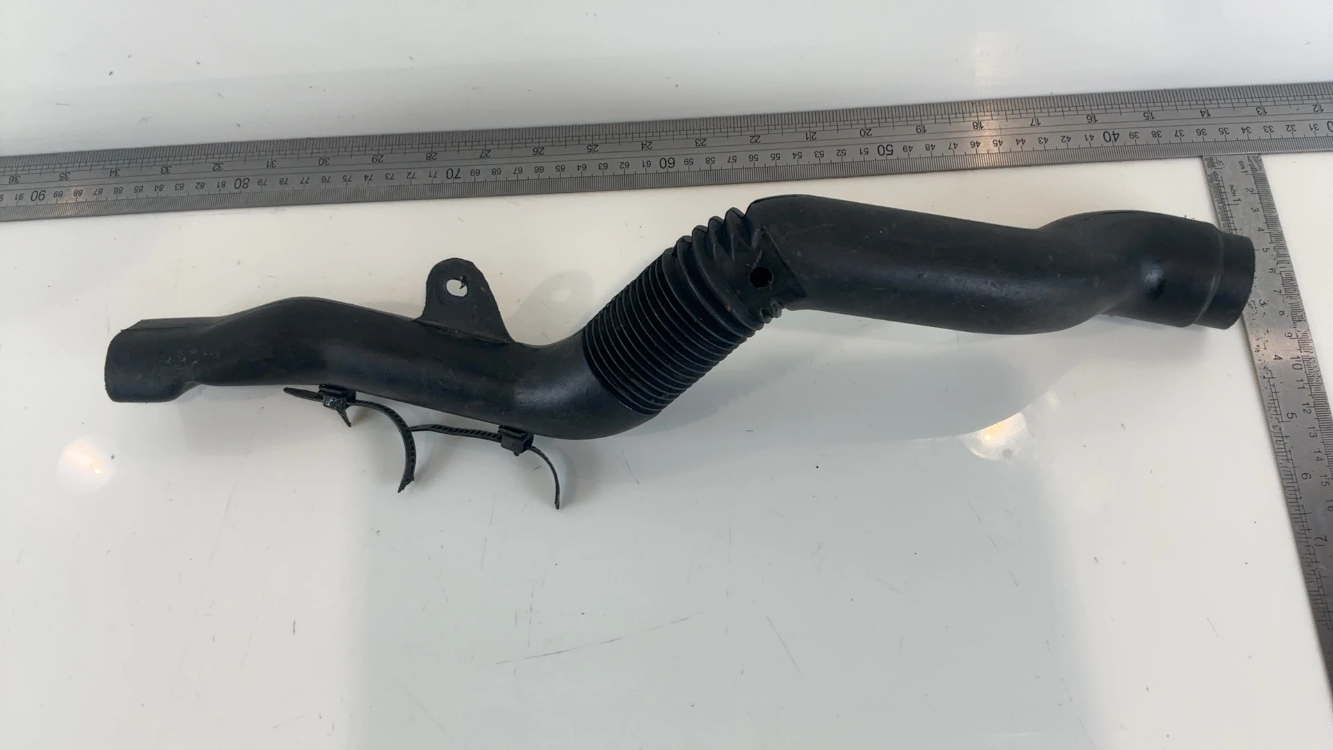 Suzuki GSX-R 750 GR7BB 750cc Right Air Intake Ram Duct Tube 1992-95 94451-17E00 - Image 3