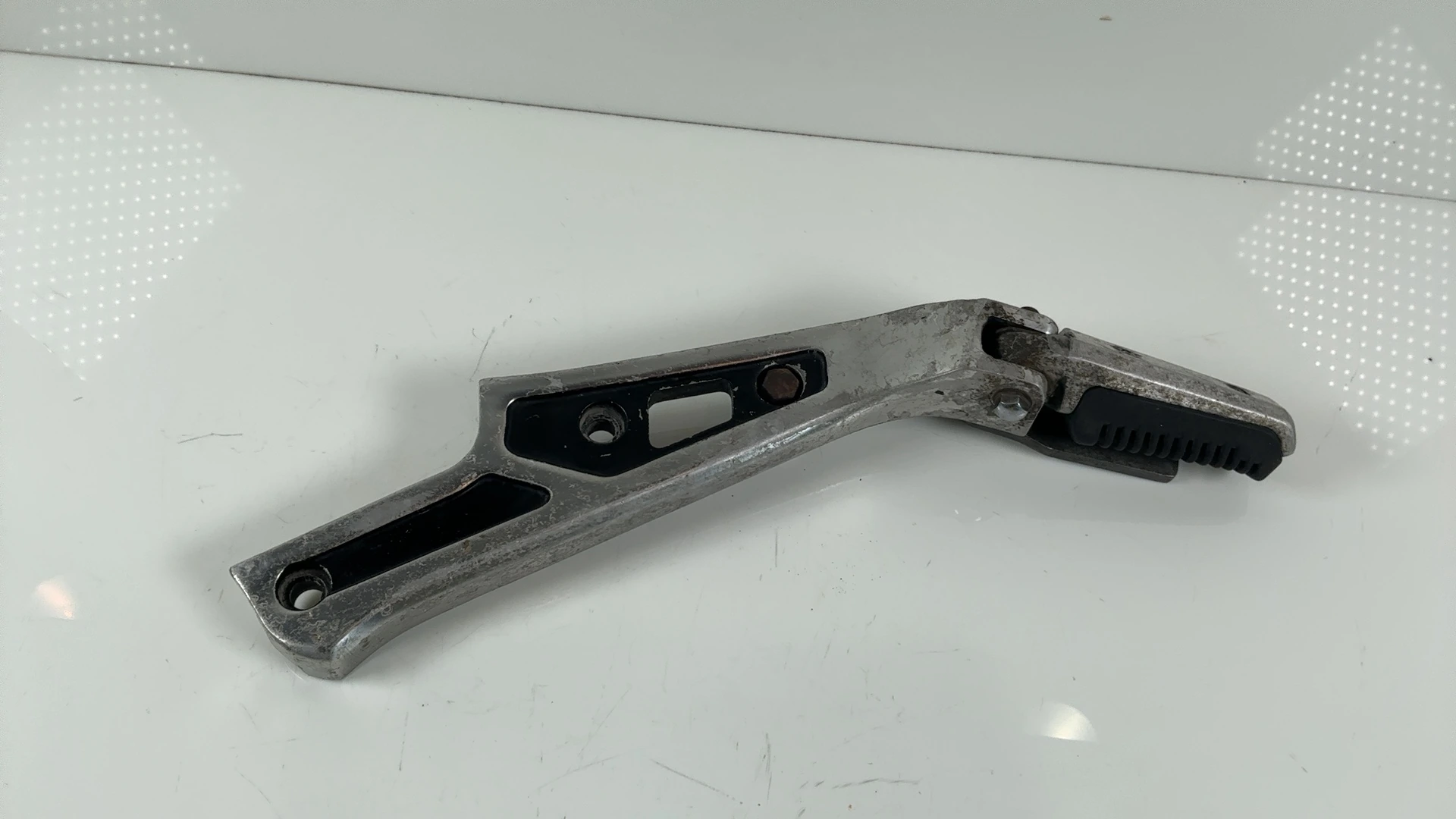 Suzuki GS700ES GS700 700 CC Left Rear Footrest Peg Bracket 1984-1985 43700-31300 - Image 2