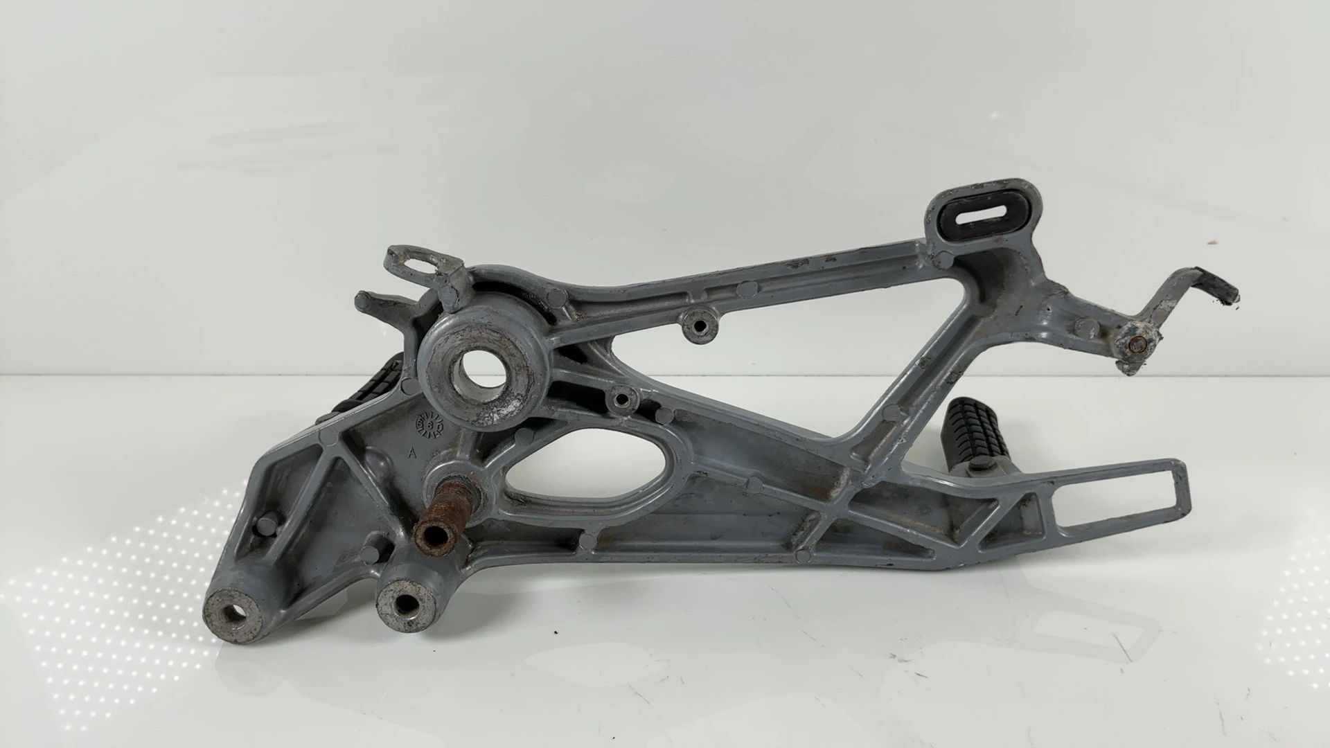 Honda SLR 650 RD09 650cc Right Footrest Bracket Hanger 1997-01 OEM 50625-MAK-000 - Image 4