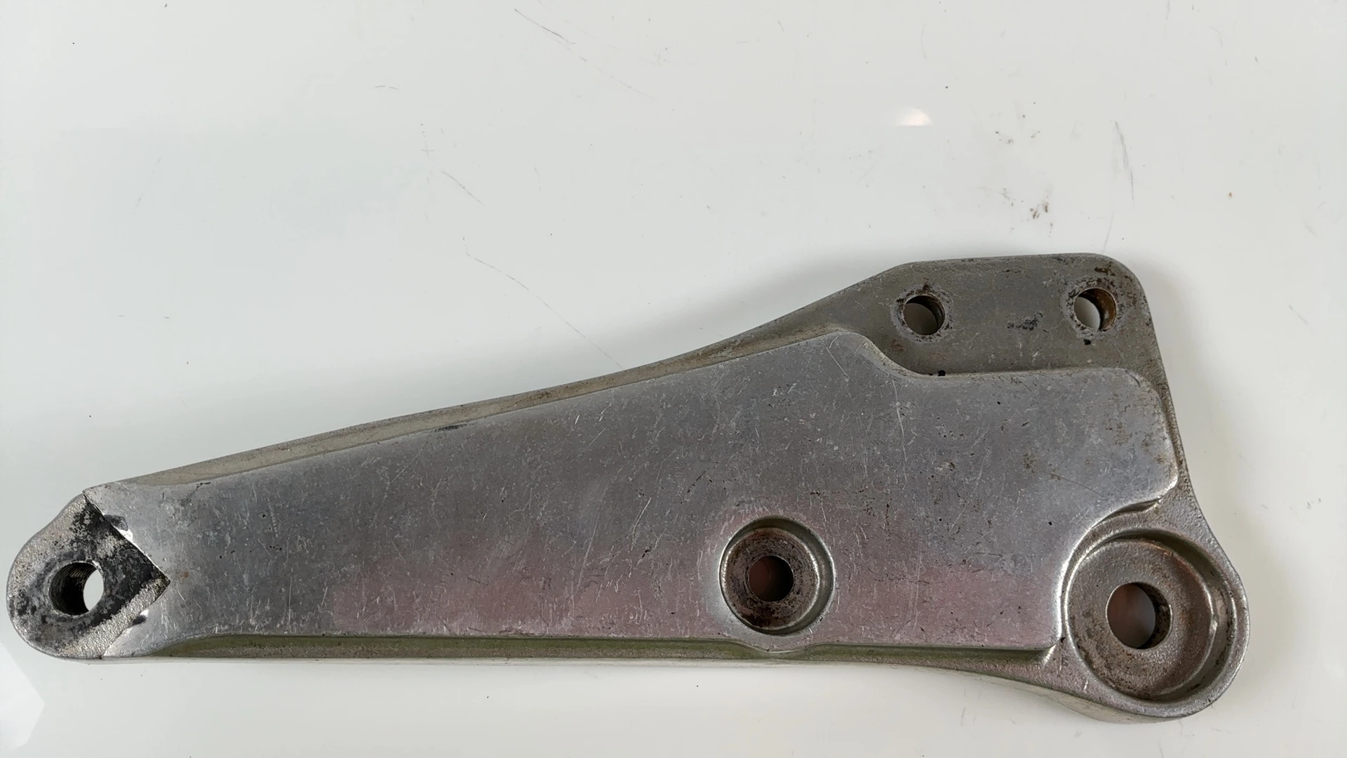 SUZUKI GSX750E GSX750 750CC LEFT FOOTREST BRACKET 1980 1981 OEM 43820-45400