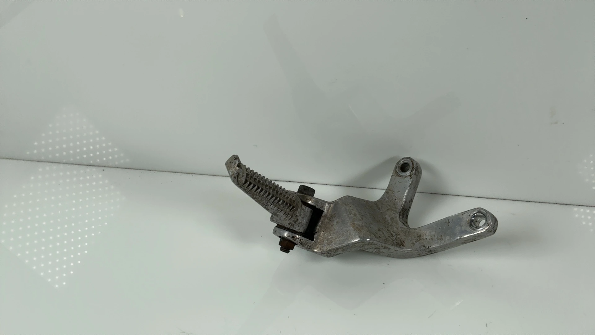 Yamaha YZF1000R Thunderace 4SV 1000 Pillion Footrest 1996-01 OEM 4SV-27430-00-00 - Image 2