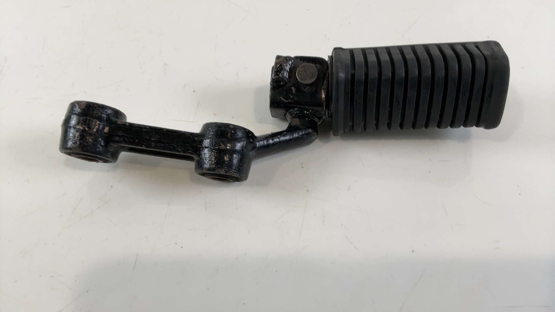 Kawasaki GT750 Z750GT KZ750P Front Right Footrest Bracket 1982-1990 34003-1099