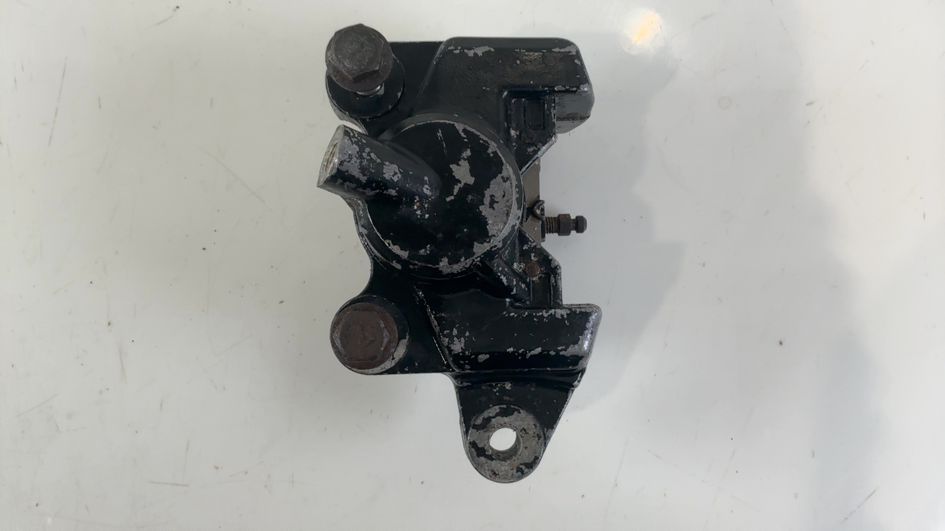 Suzuki Madura GV1200 1200 Rear Brake Caliper 1985 1986 OEM 69100-05A02 - Image 2