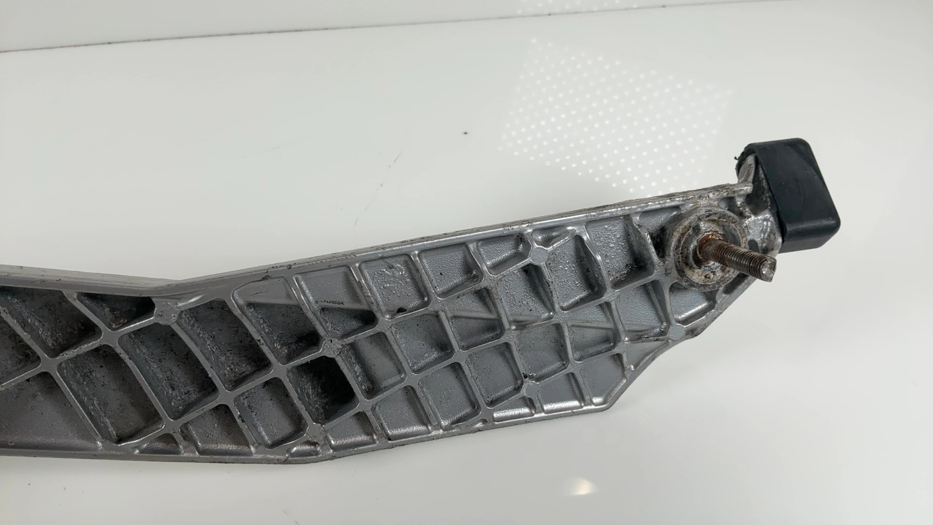 BMW R1200RT K26 1170cc Right Footrest Bracket Plate 2005-2014 OEM 46717675290 - Image 8