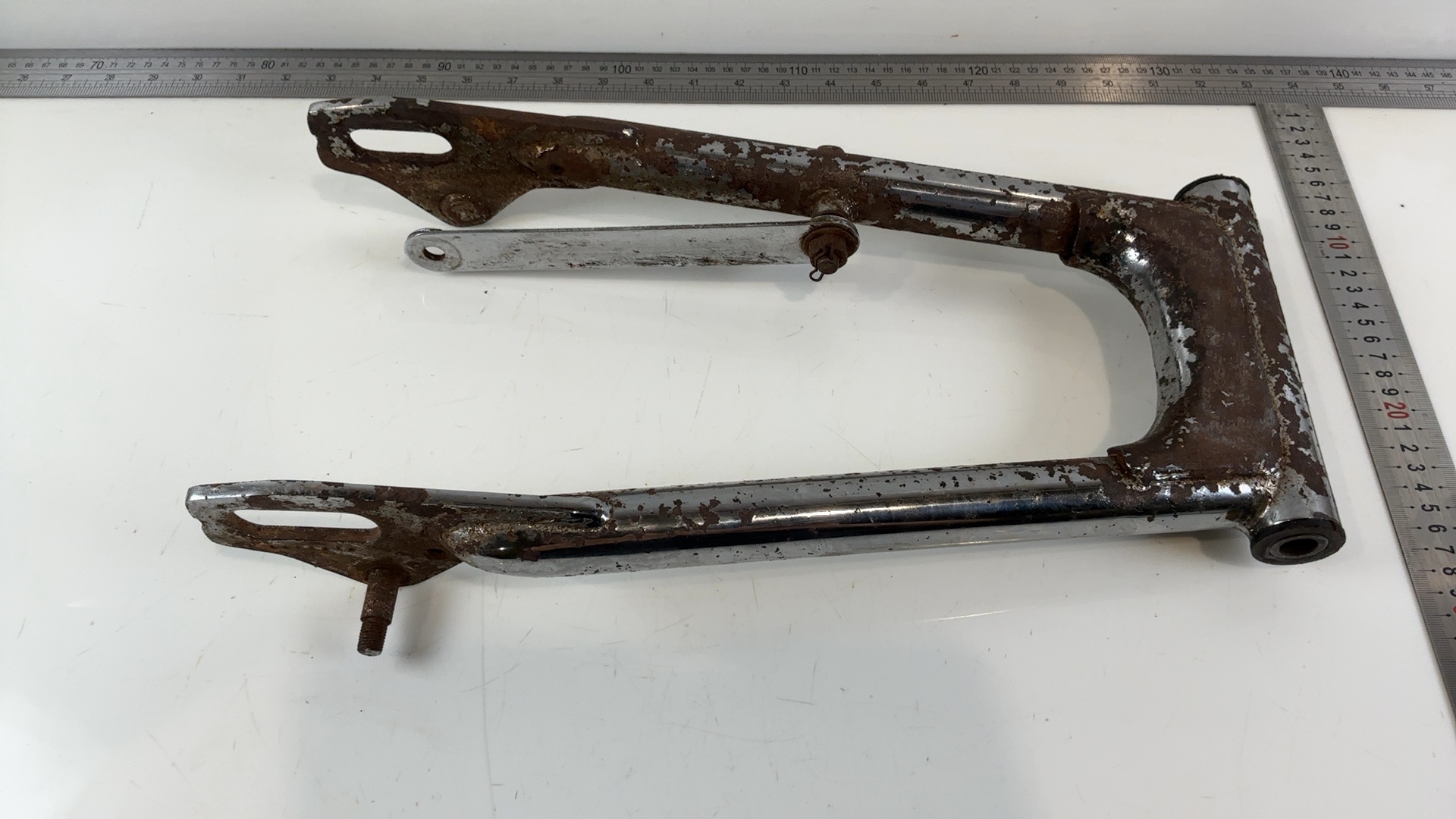 Suzuki GT250 GT 250 250cc Swingarm 1973 1974 OEM 61100-18816-019 - Image 3