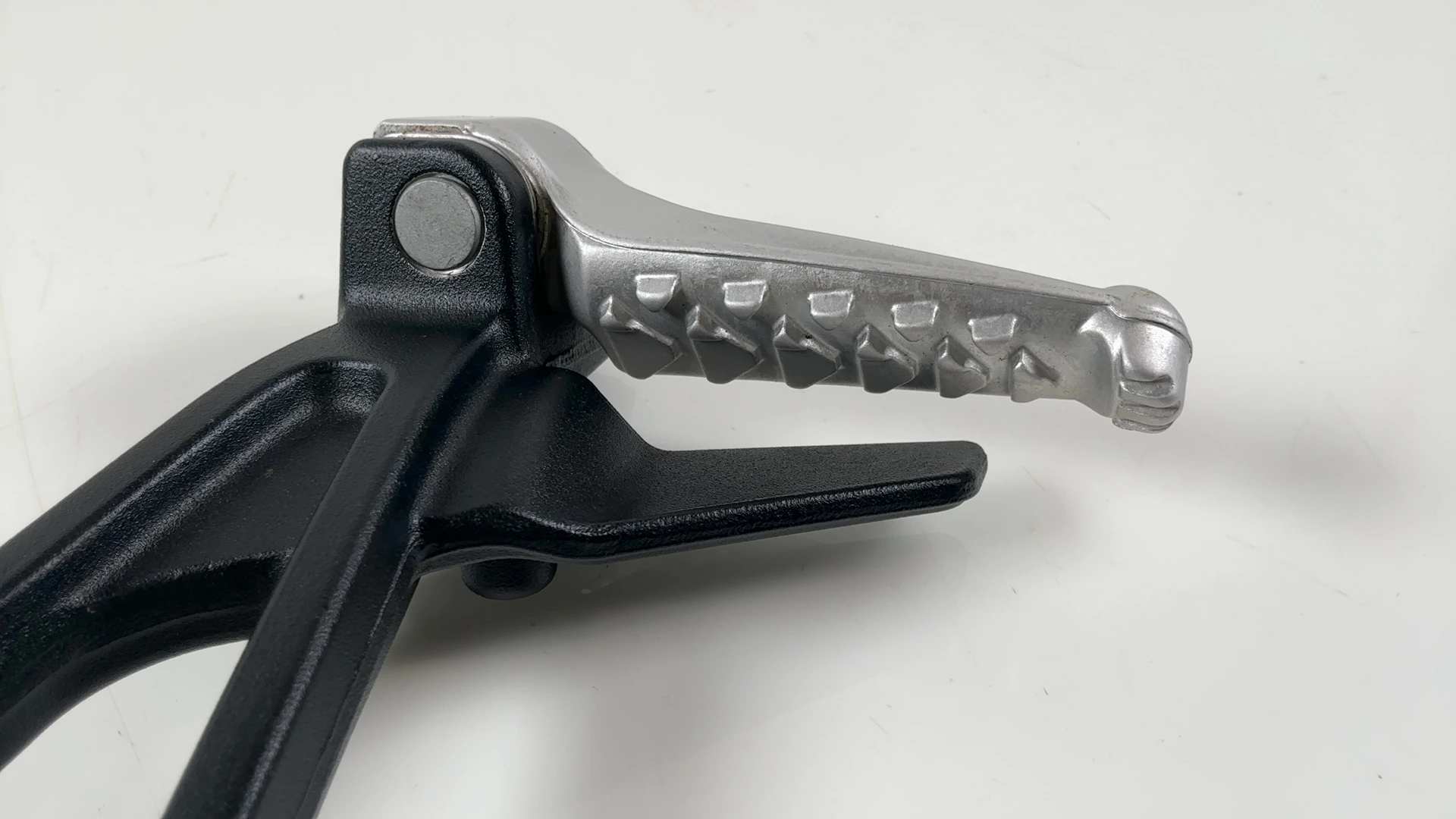 Aprilia RS Tuono 660 Right Rear Footrest Hanger 2025 2026 OEM 2B014302 - Image 7