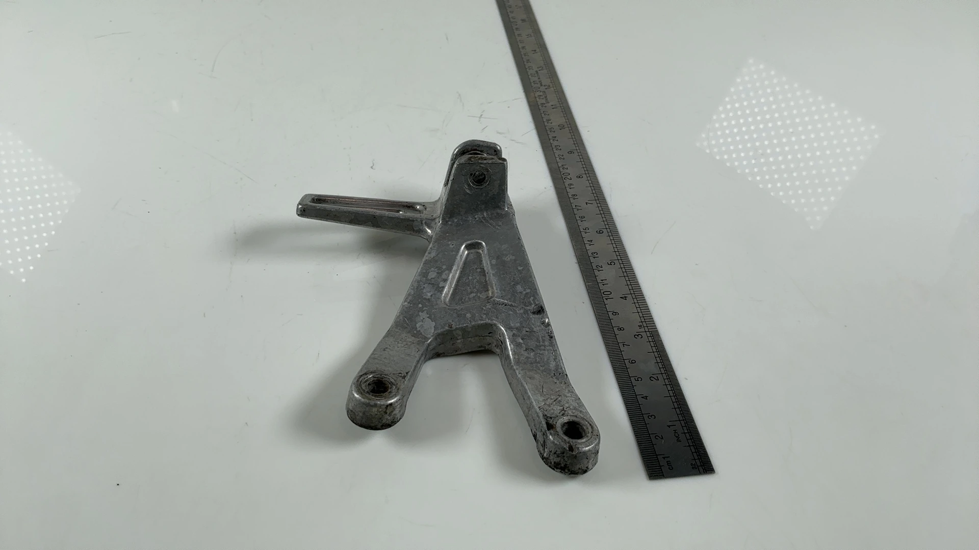Yamaha FZ750 FZR750 750cc Left Footrest Bracket Hanger 1987-88 OEM  2KT-2741L-00 - Image 3