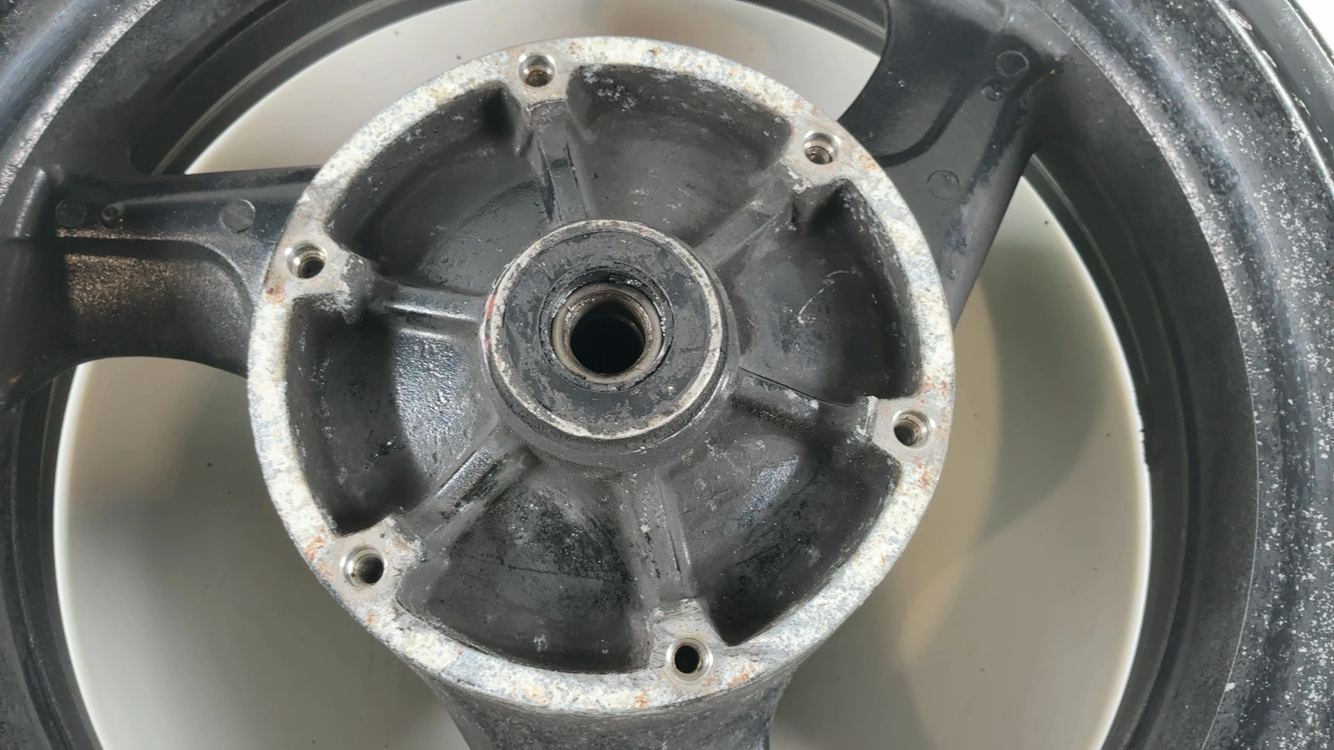 Honda CBR1100XX Blackbird SC35 1100 Rear Wheel Rim 1996-2007 OEM 42650-MAT-010 - Image 9