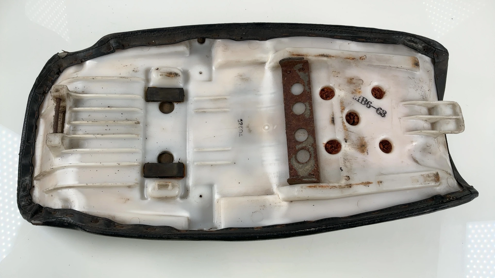 Honda VF1000F Interceptor 1000CC Dual Seat Assembly 1984 1986 OEM 77100-MB6-6800 - Image 2