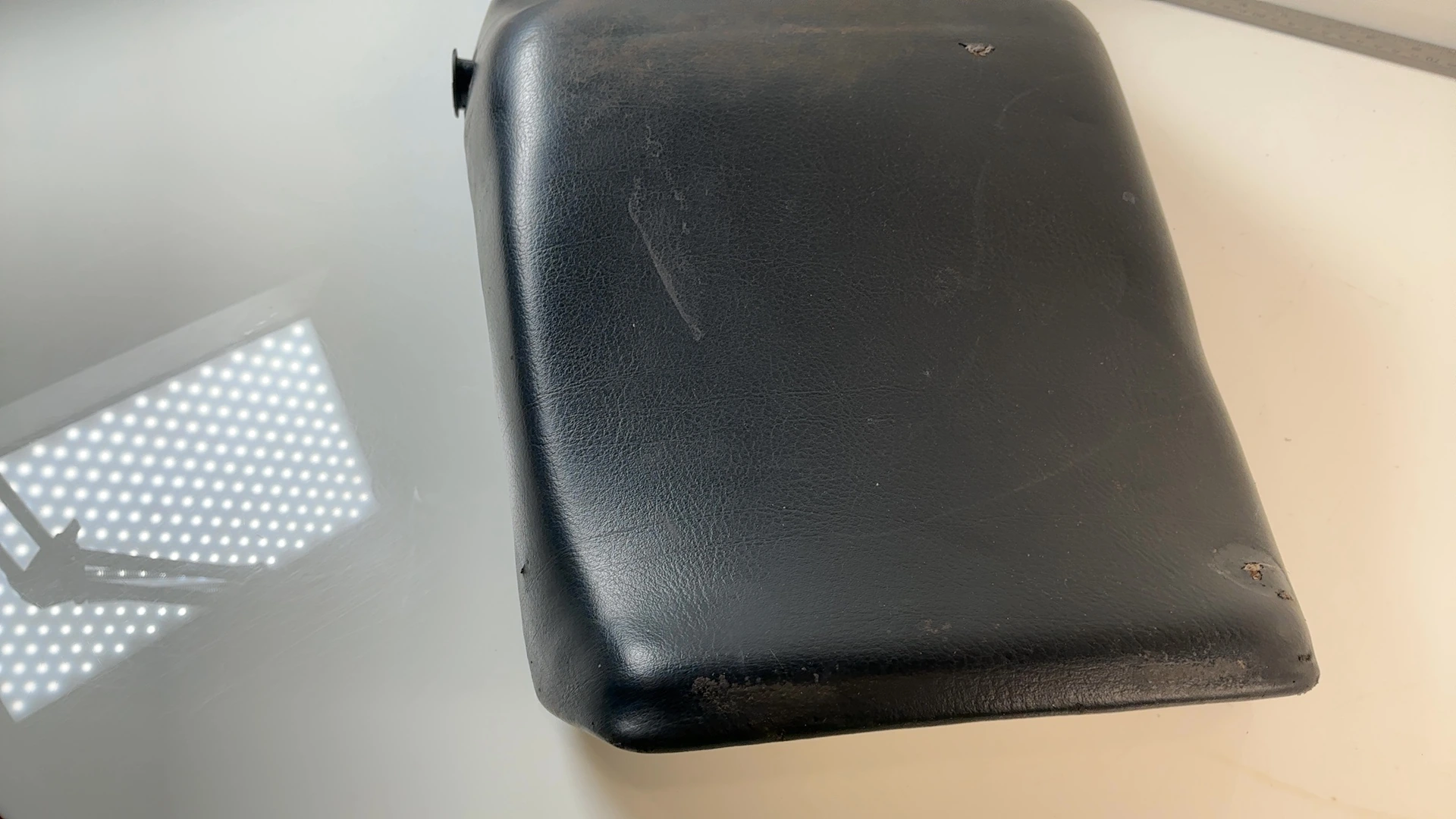 Yamaha FZR1000 3LE 1000cc Front Rider Seat 1989-1990 OEM 3GM-24730-00-00 - Image 4