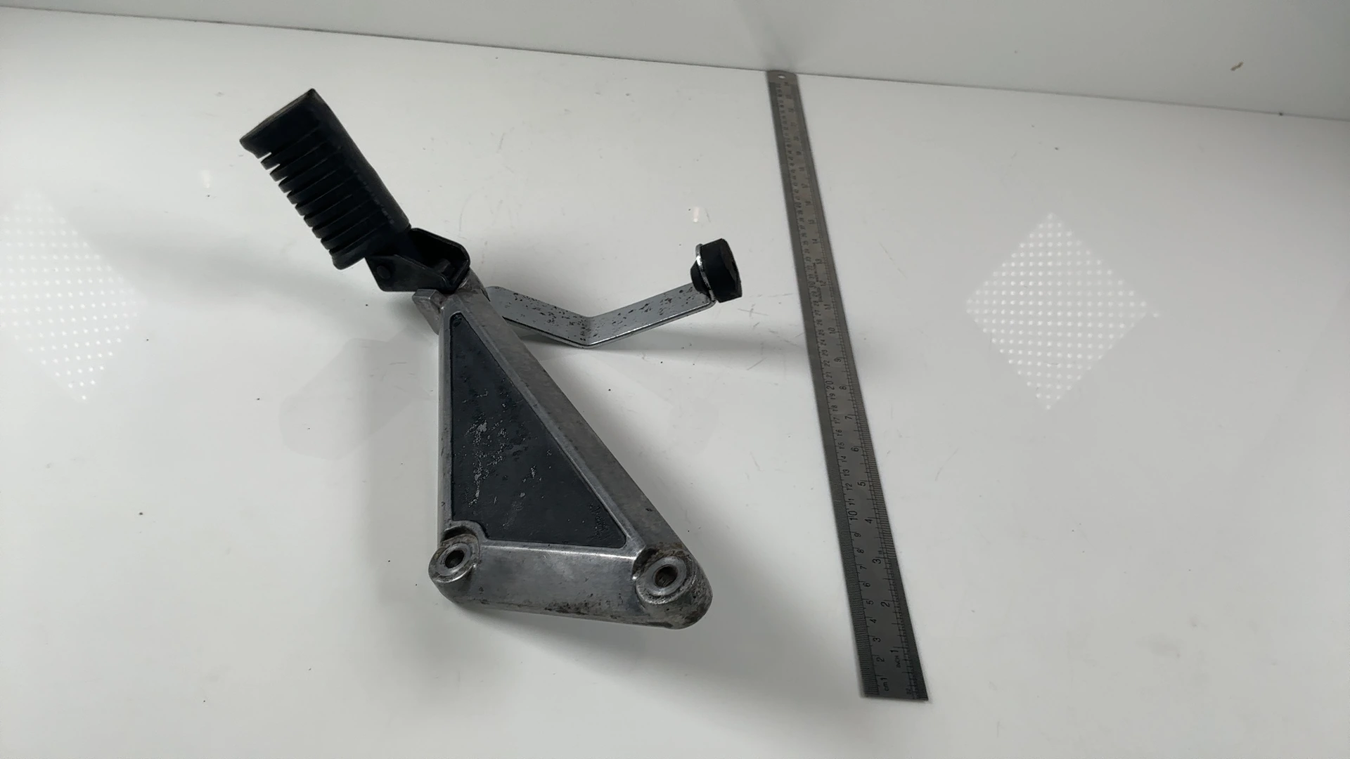Kawasaki KZ650 CSR 650cc Left Rear Footrest Bracket 1980 1981 OEM 35011-1080 - Image 3