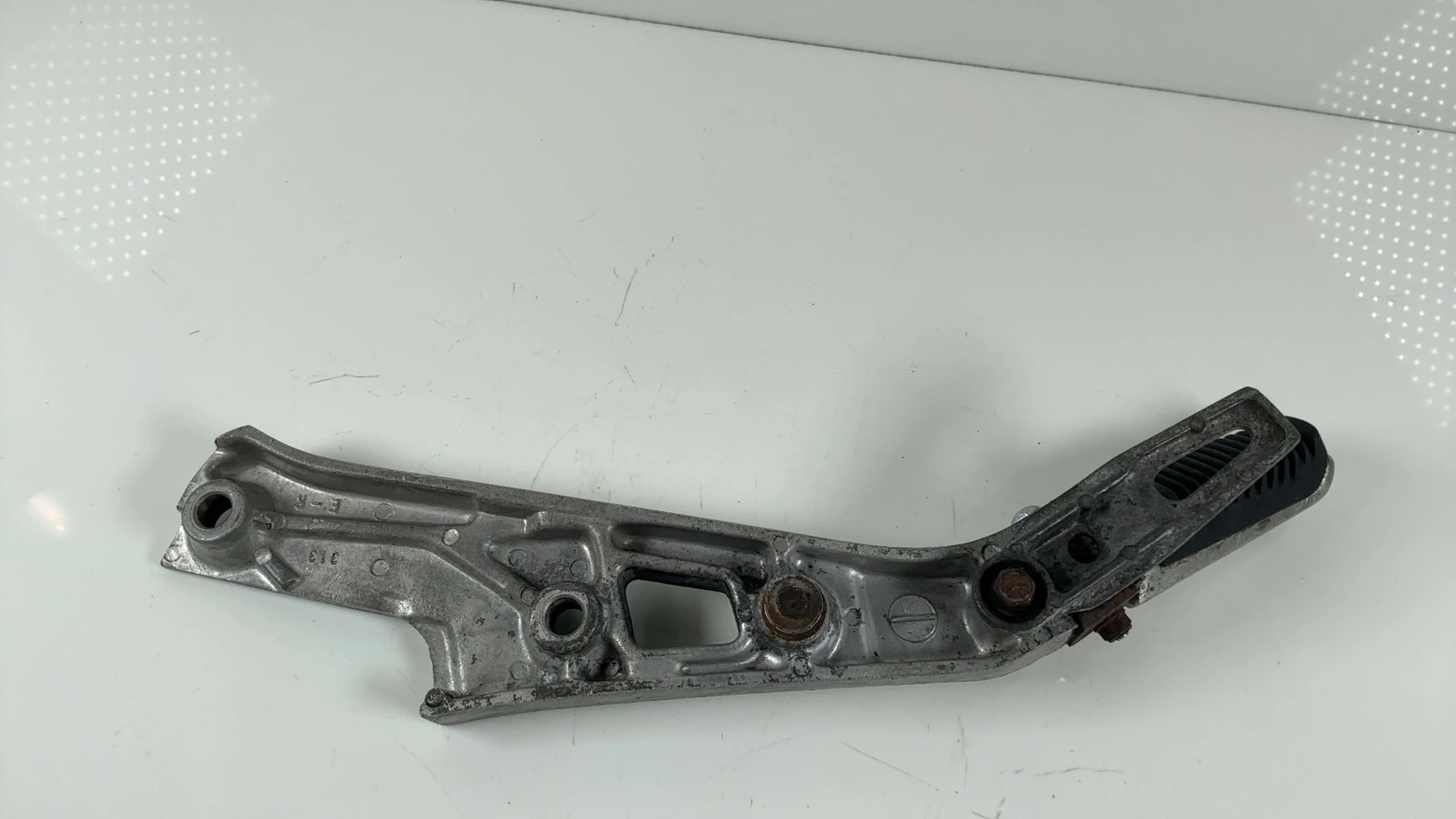 Suzuki GS700ES GS700 700 CC Left Rear Footrest Peg Bracket 1984-1985 43700-31300 - Image 5