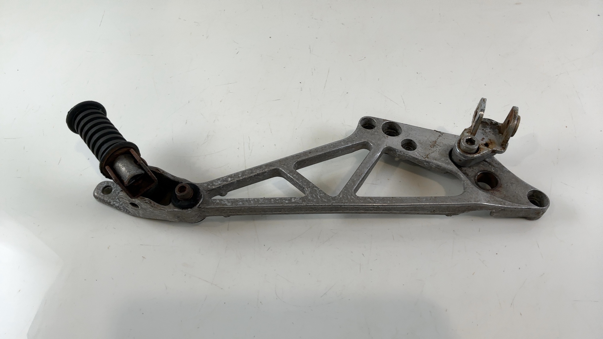 Honda Interceptor VF750F 750cc Right Footrest Bracket 1983-85 OEM 50610-MB2-000 - Image 3