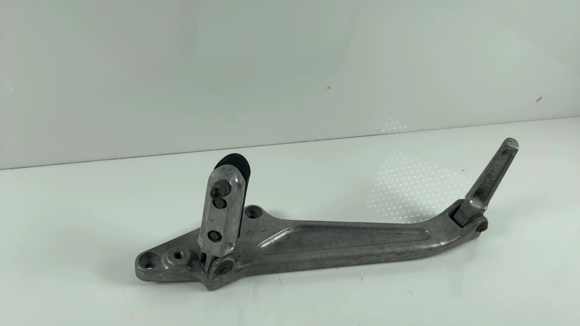 Honda CB400SF NC31 400cc Left Rear Footrest Bracket 1992-1997 OEM  50760-MY9-000 - Image 3
