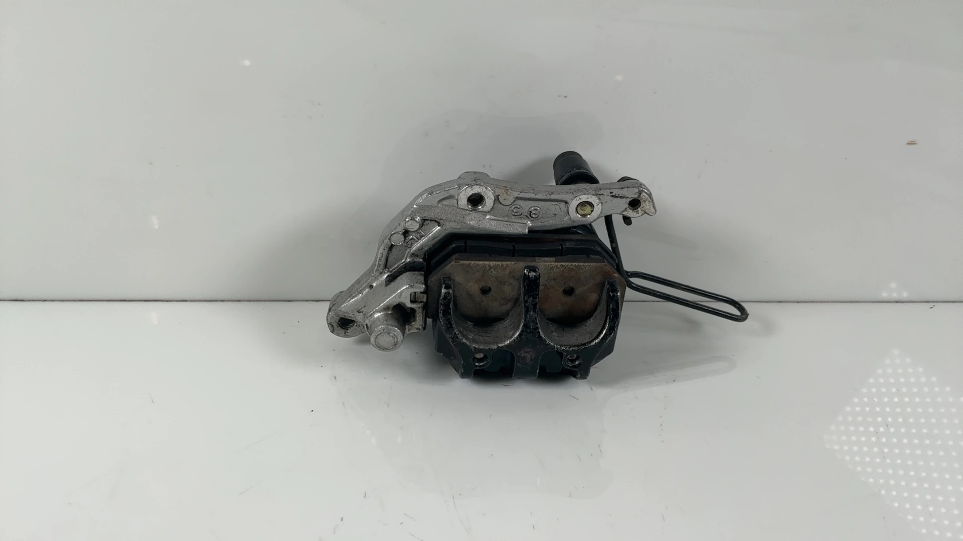 Honda NX650 Dominator RD02 650 Front Brake Caliper 1988-2003 OEM 45150-MN9-006 - Image 2