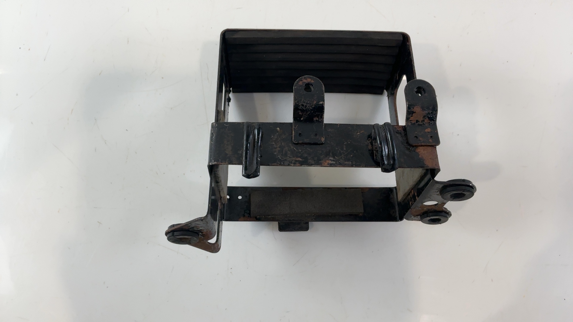 Suzuki GS750 GS750E 750 CC Battery Box Holder Tray 1976-1983 OEM 41500-45000 - Image 4
