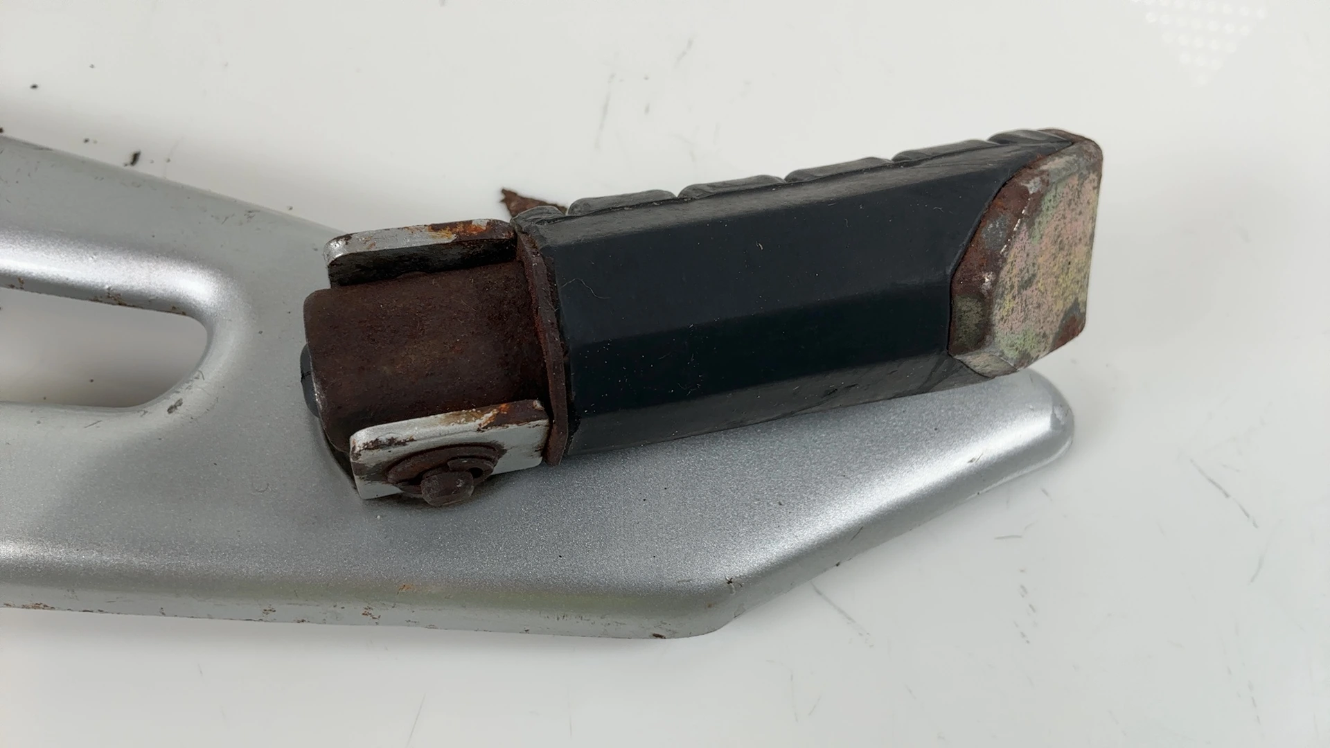 Yamaha YBR 125 YBR125 Left Rear Foot Peg Bracket Mount 2005-06 OEM 5VL-F7452-00 - Image 5