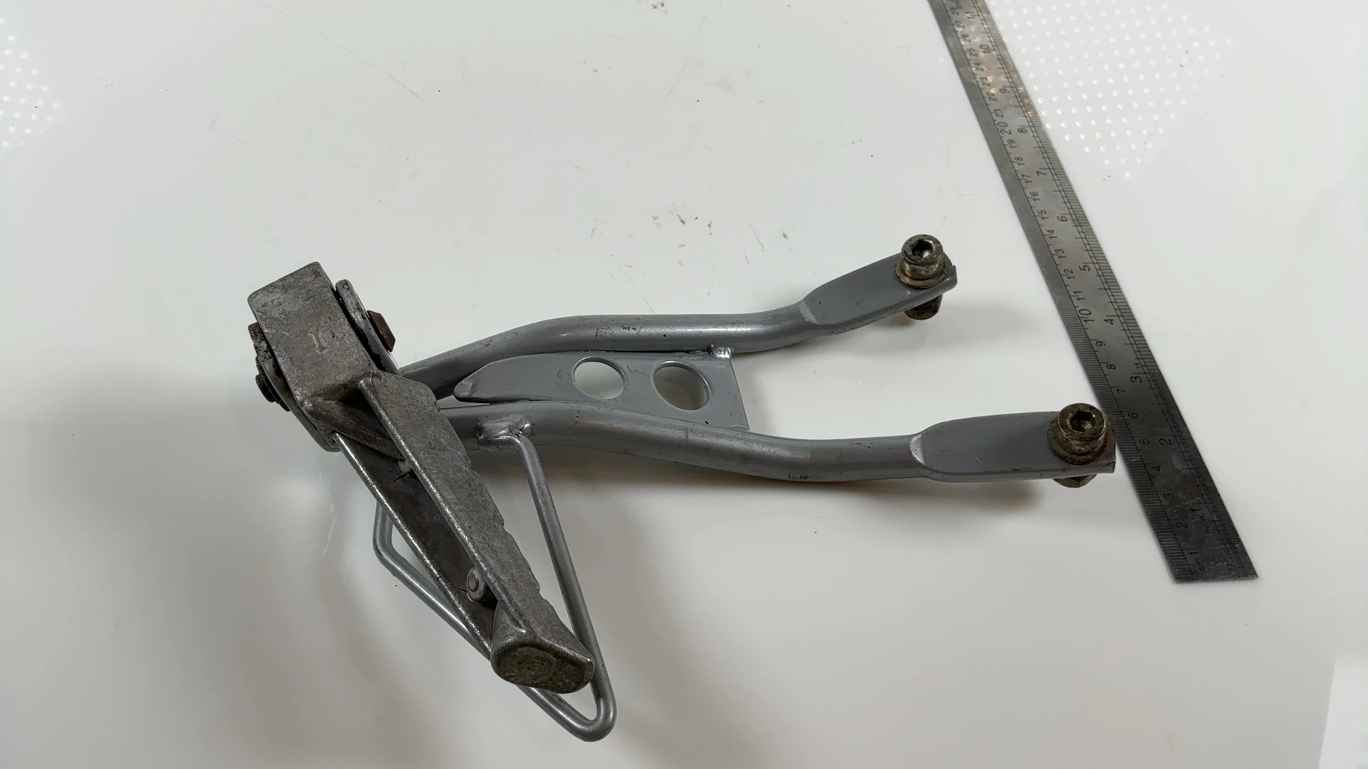Peugeot XR6 50cc Left Passenger Footrest Peg Bracket 2003 2007 OEM 756475 - Image 3