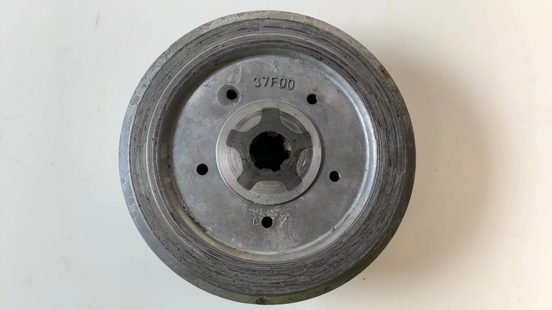 Yamaha YZ80 YZ 80 80cc Clutch Boss Inner Hub 1993-2001 OEM 37F-16371-01-00 - Image 1