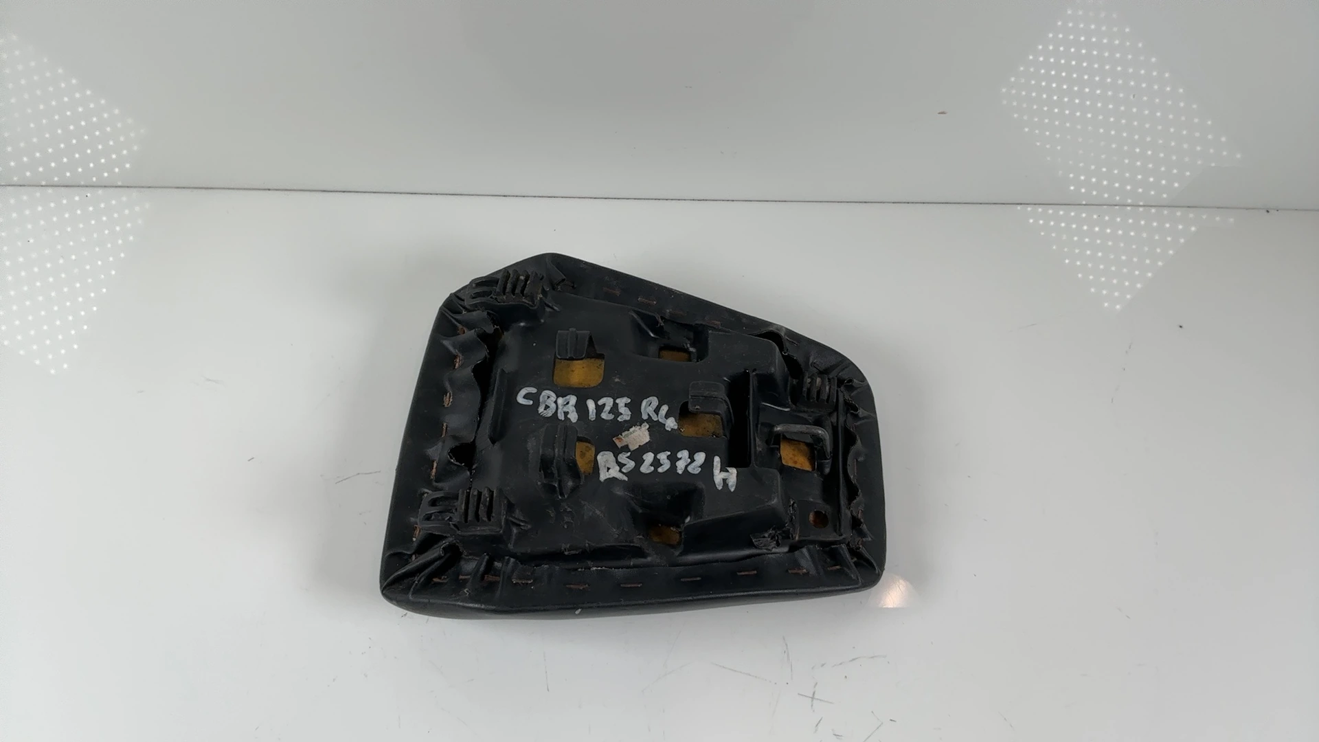 Honda CBR125R JC34 125cc Rear Passenger Pillion Seat 2004-2006 OEM 77300-KPP-900 - Image 5