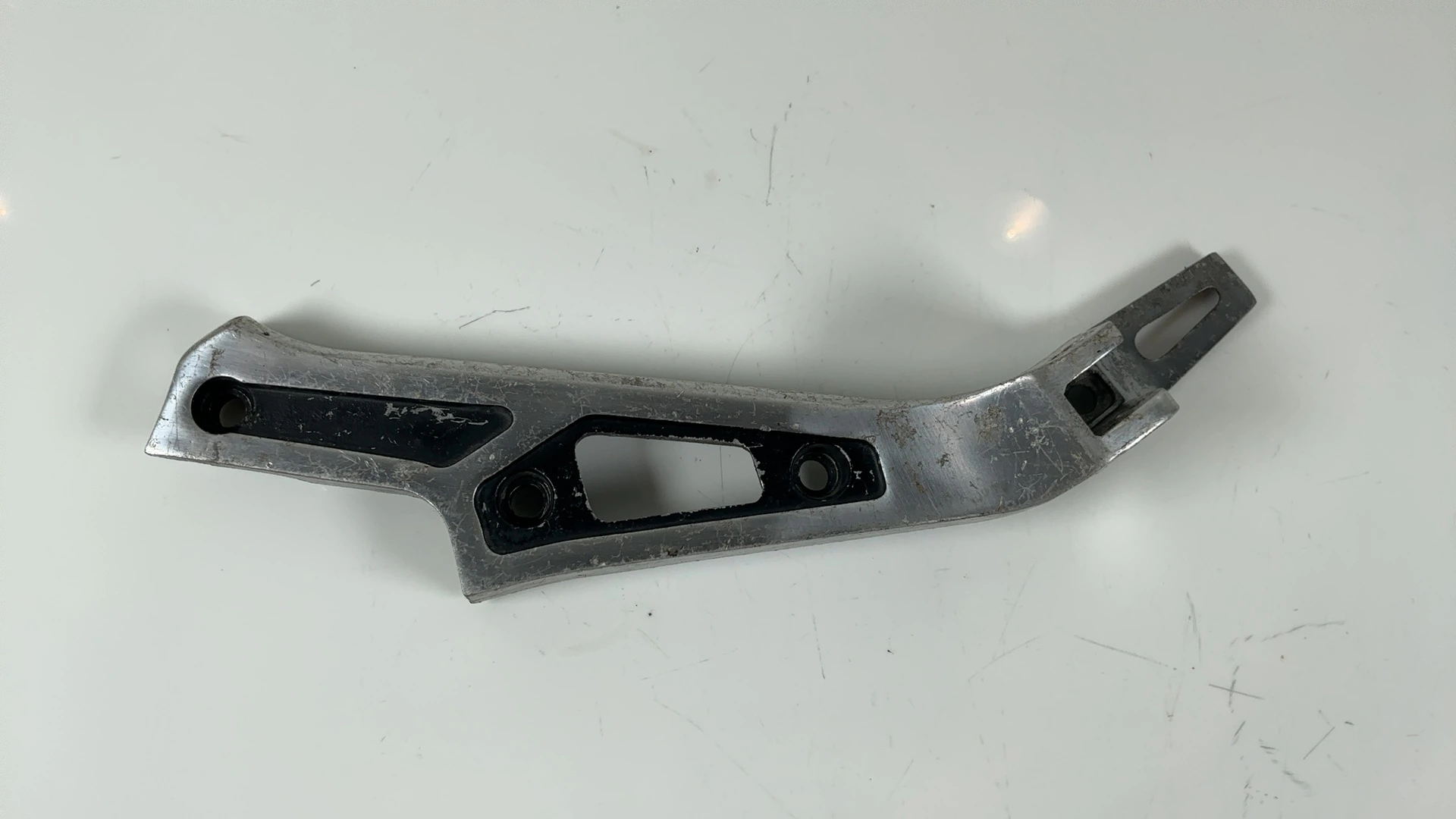 Suzuki GS700E GS700 Rear Left Muffler Footrest Bracket 1984 1985 OEM 43821-31300 - Image 4