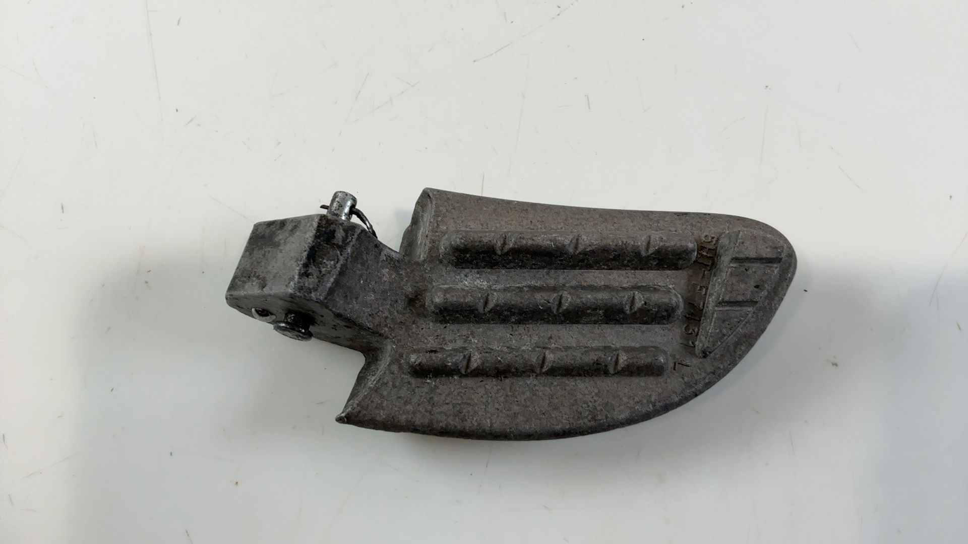 Yamaha Maxter XQ125 125 Rear Left Foot Rest 2001 2002 OEM 5HT-F7430-00-00 - Image 6
