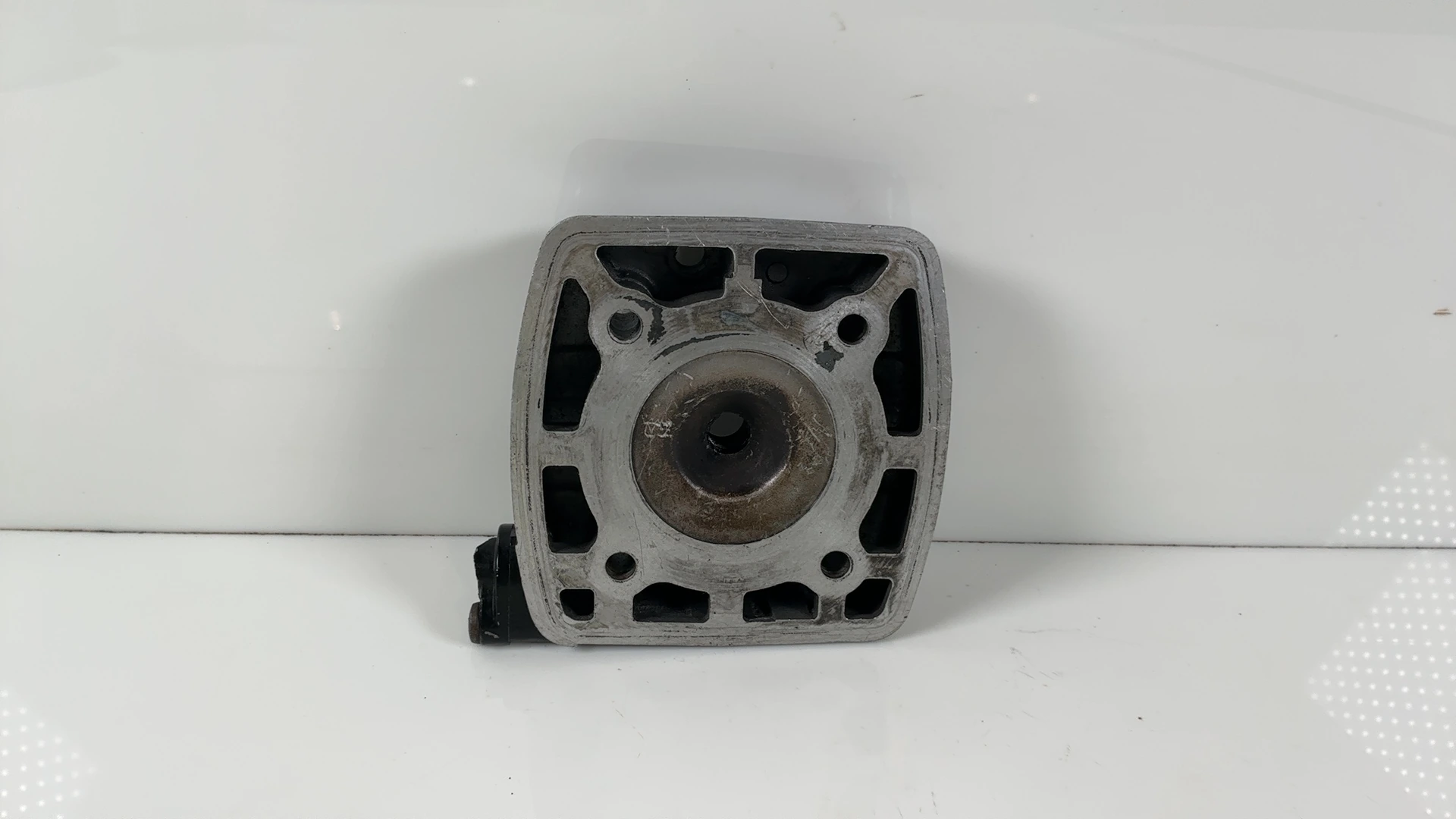 Yamaha DT125LC 10V 125cc Cylinder Head 1982-1985 OEM 10V-11111-00-00 - Image 2
