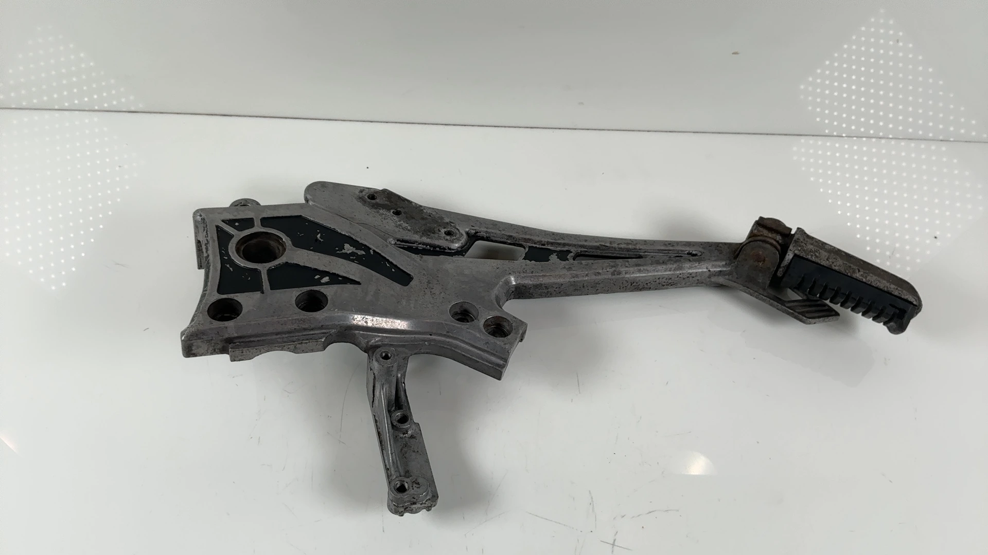 Kawasaki Ninja GPZ900R ZX900A 900cc R-Front Footrest Bracket 1984-88 35011-1130 - Image 1